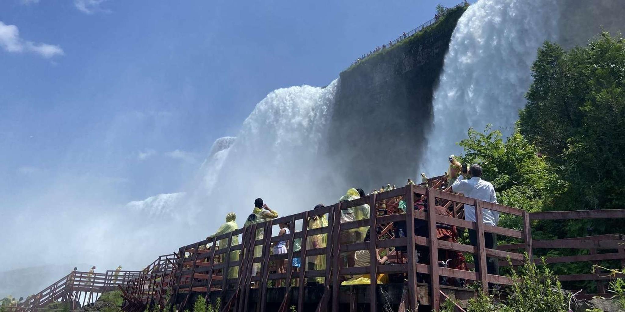 Niagara Falls Maid of the Mist and Cave of the Winds Tour - Image 3