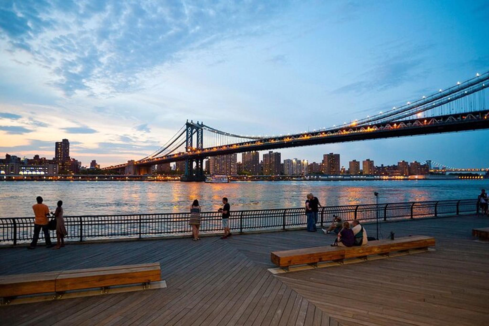 New York City Art and History Walking Tour in DUMBO