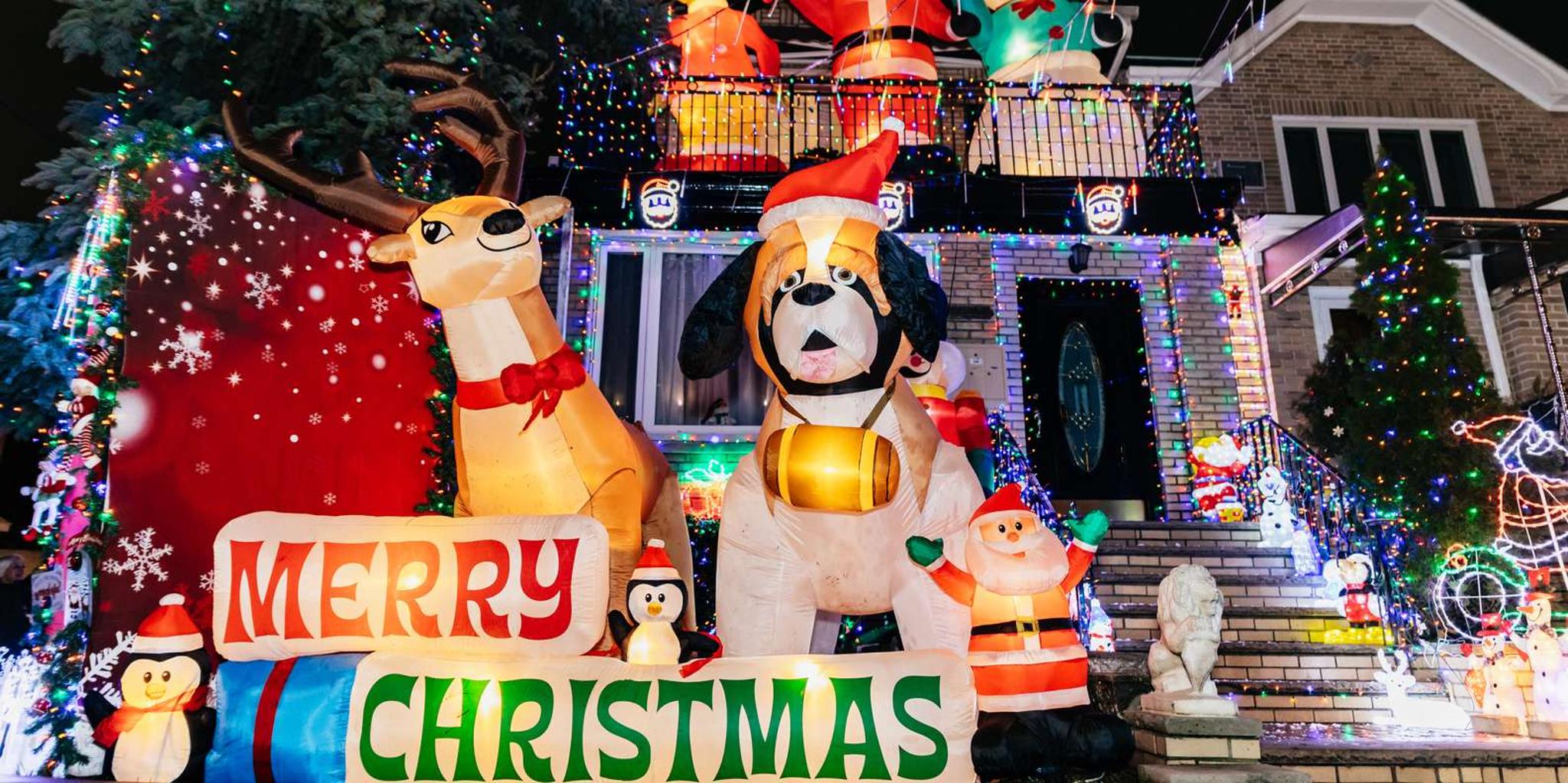New York City Dyker Heights Christmas Lights Tour - Image 6