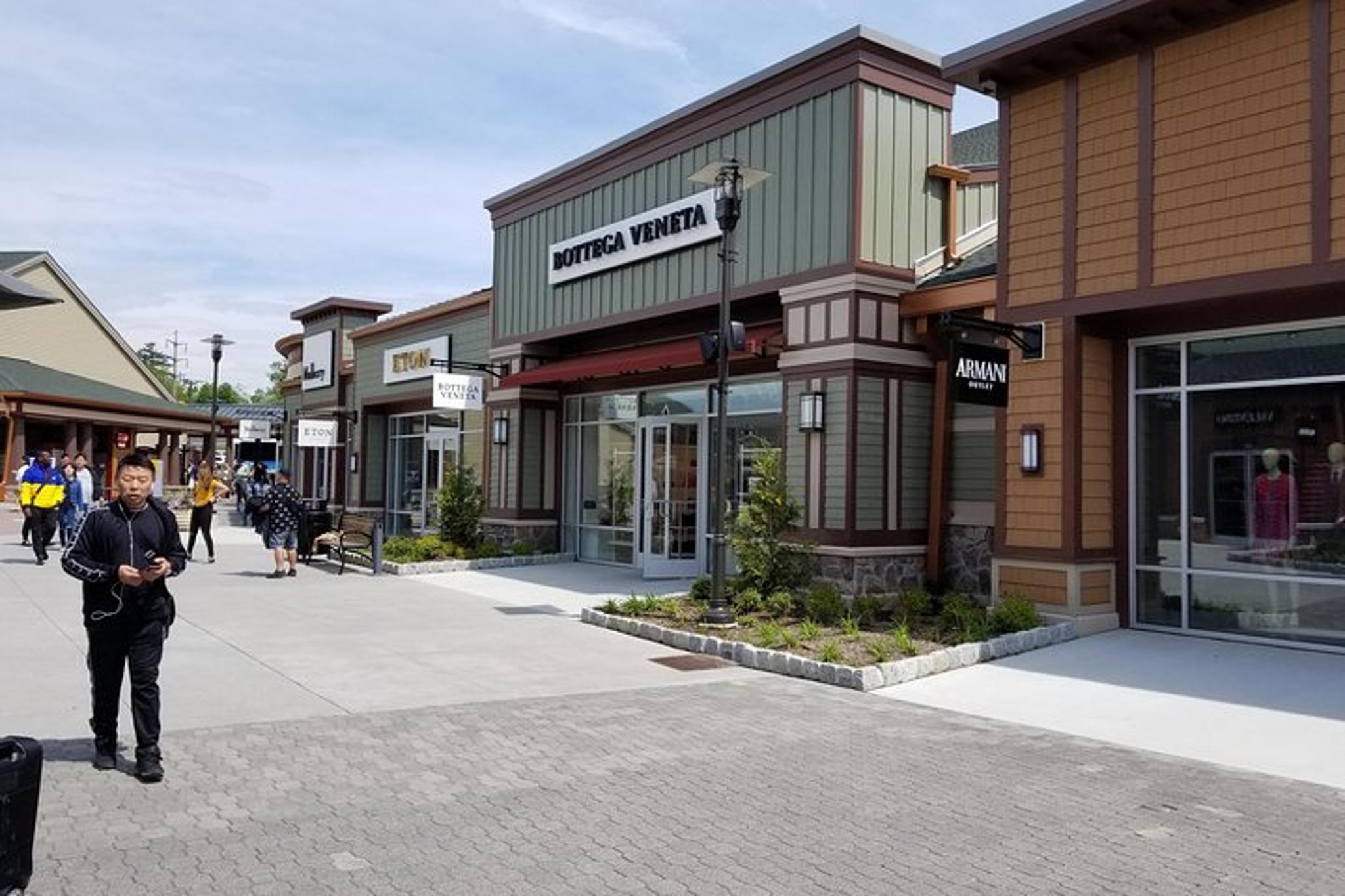 New York City Private Woodbury Common Shopping Tour 9 hr - Image 3