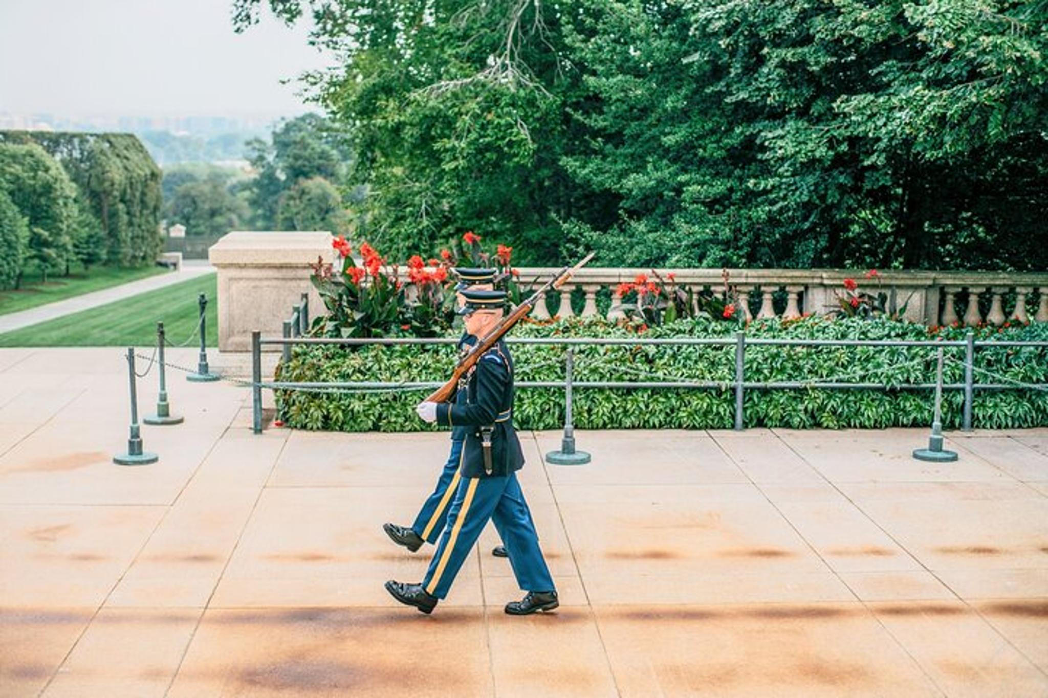 Washington DC Capitol and City Bus Tour - Image 4