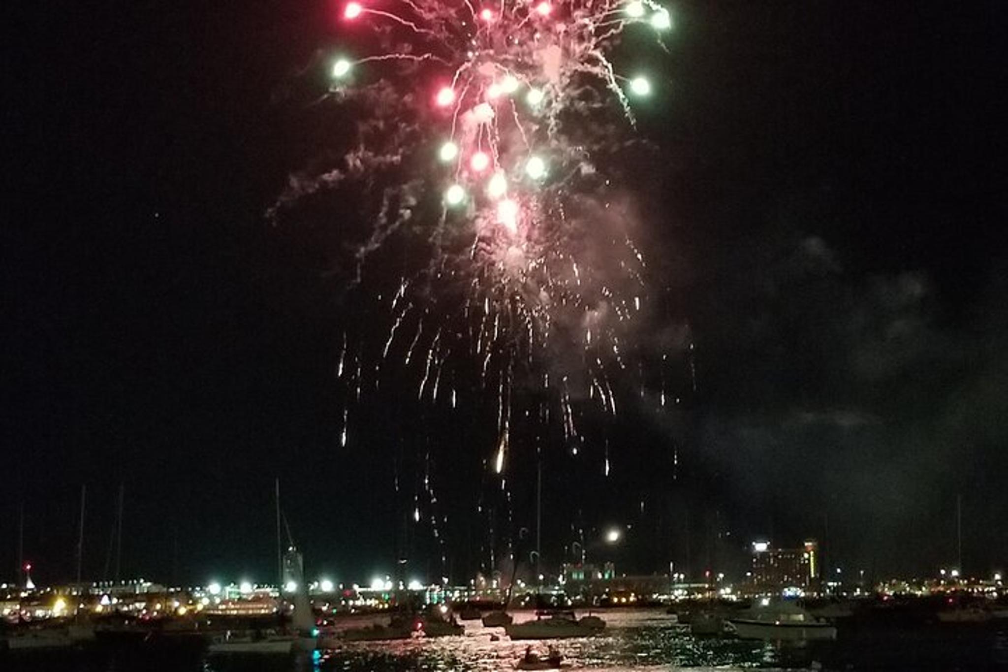 Boston Fireworks Cruise 150 min - Image 2