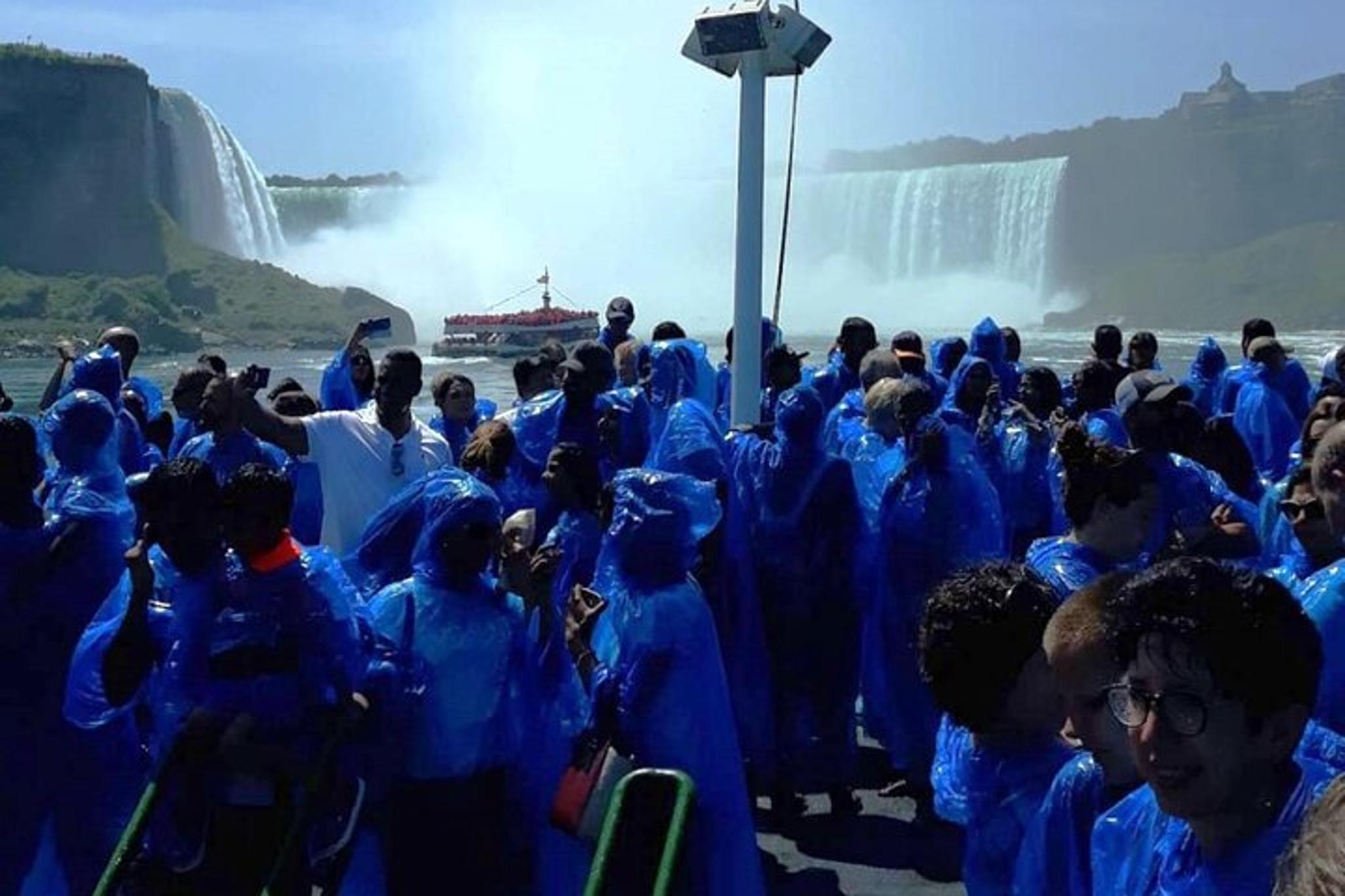 New York Niagara Falls and Glass Museum 2-Day Tour