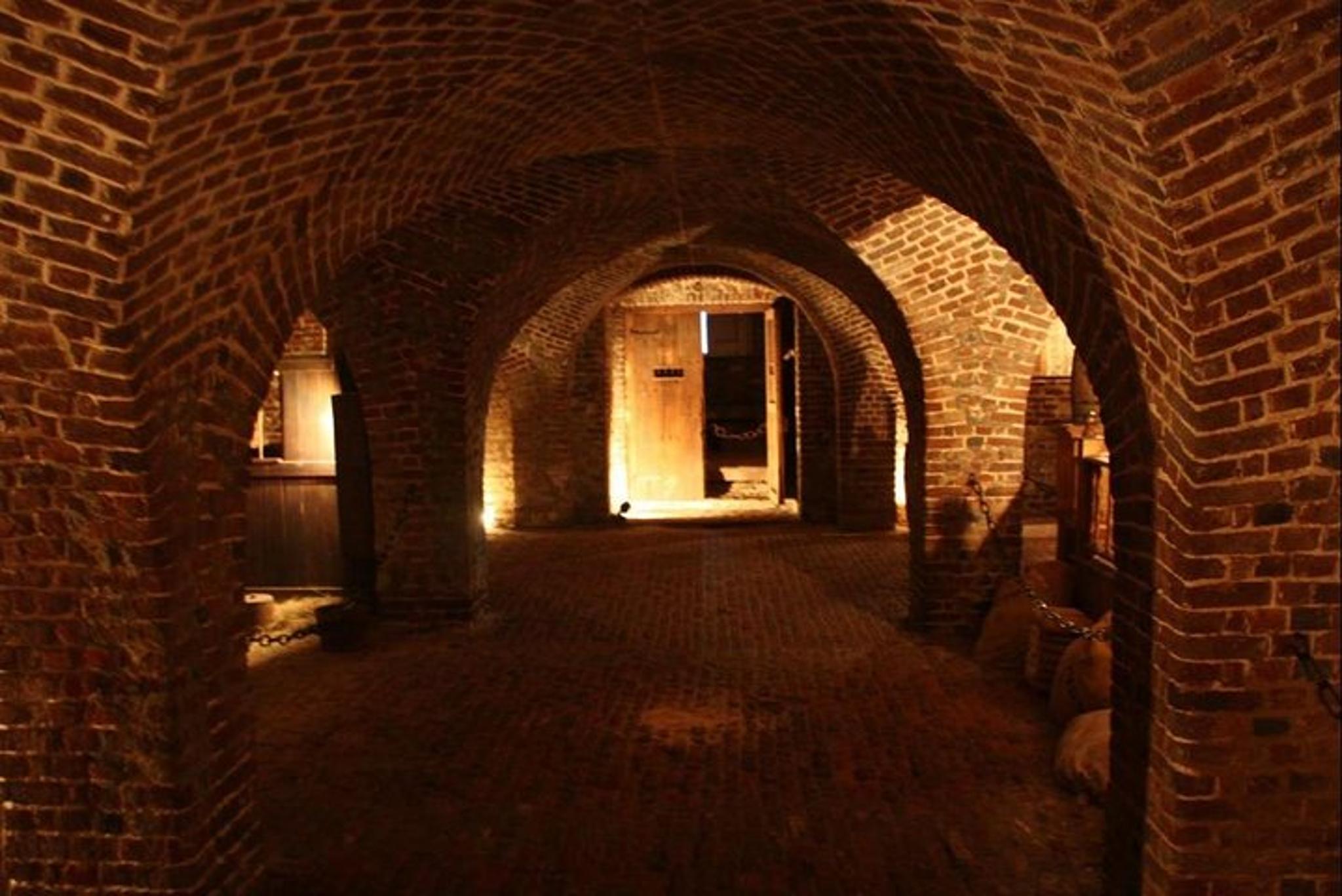 Charleston Ghost and Dungeon Walking Tour - Image 6