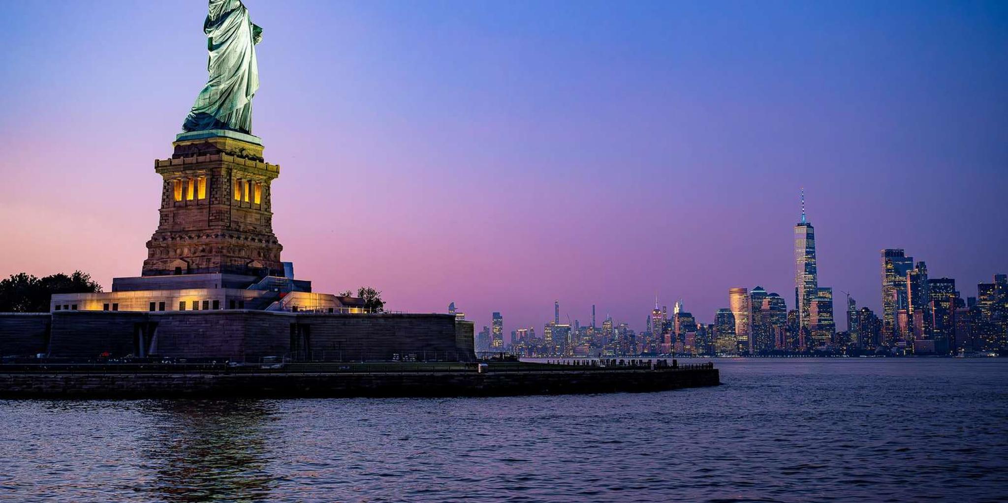New York City Dinner Cruise on Yacht Eternity - Image 3