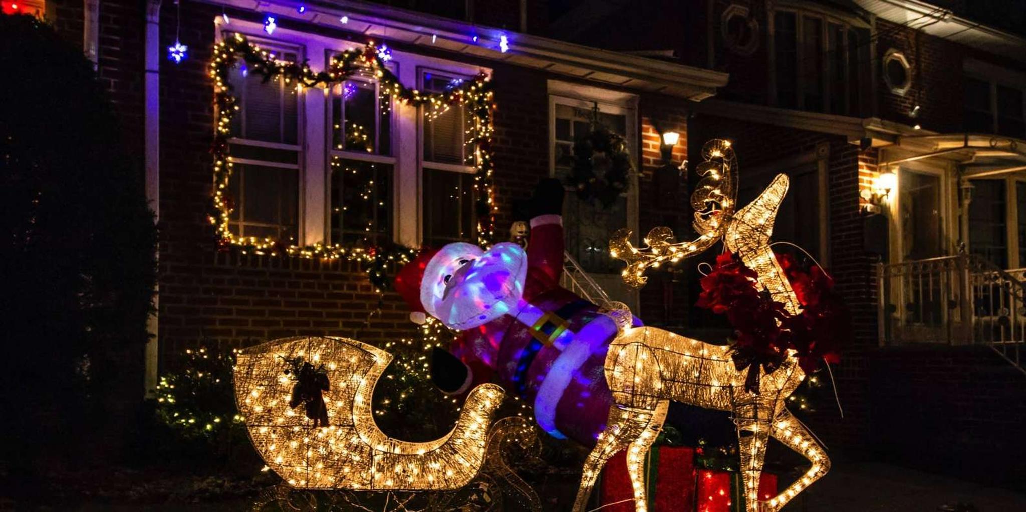 New York Dyker Heights Christmas Lights Tour - Image 3