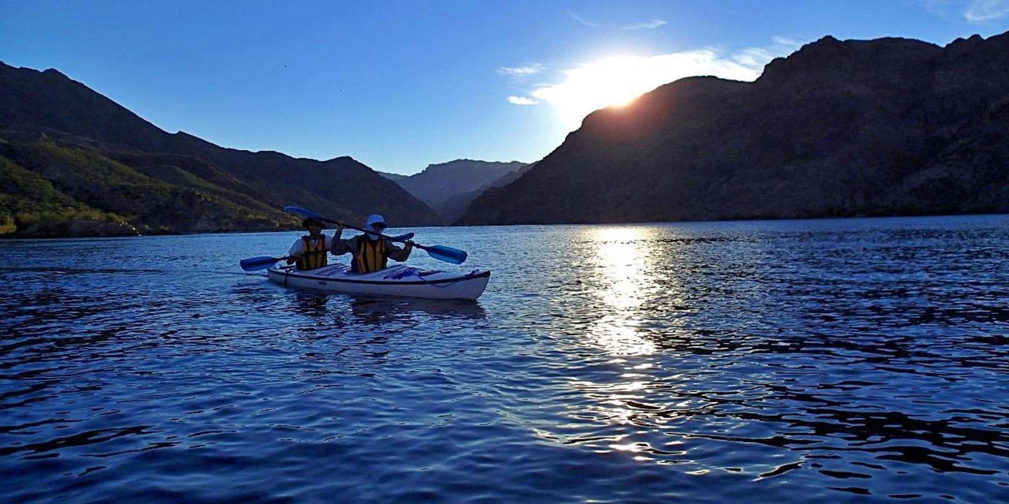 Las Vegas Twilight Paddle Experience - Image 3