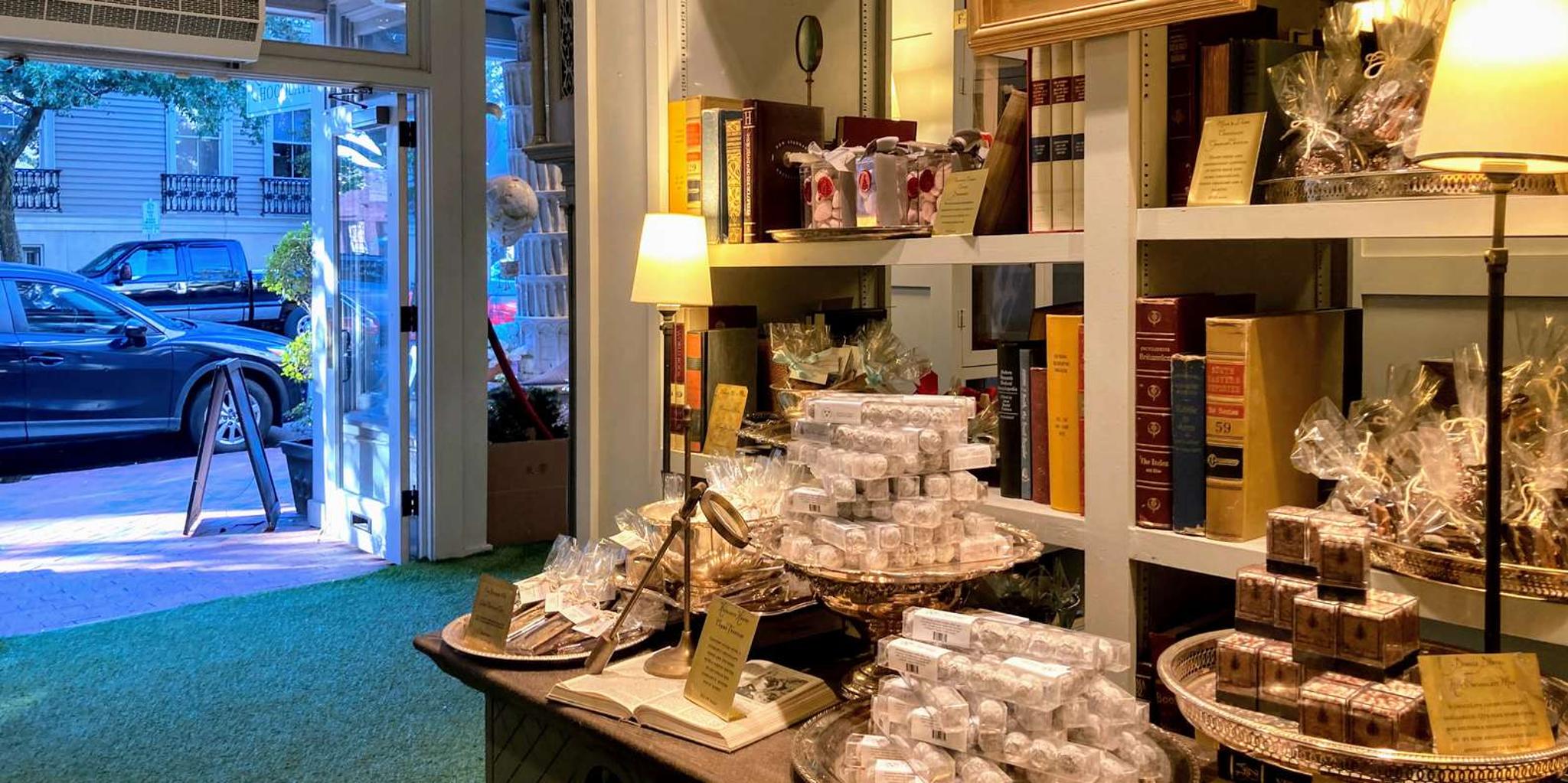 Savannah History Walking Tour with Coffee & Chocolate - Image 2