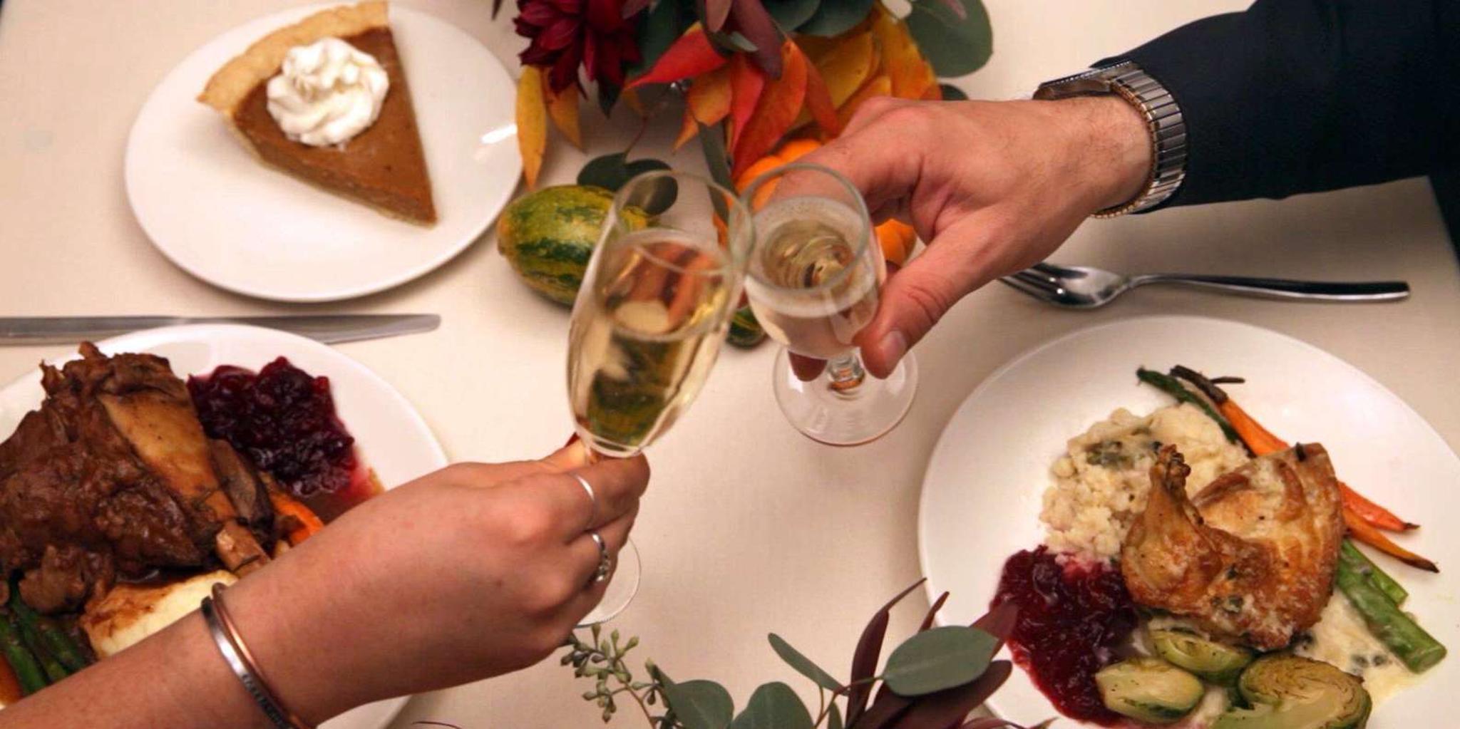 Philadelphia Dinner Cruise on the Delaware River - Image 3