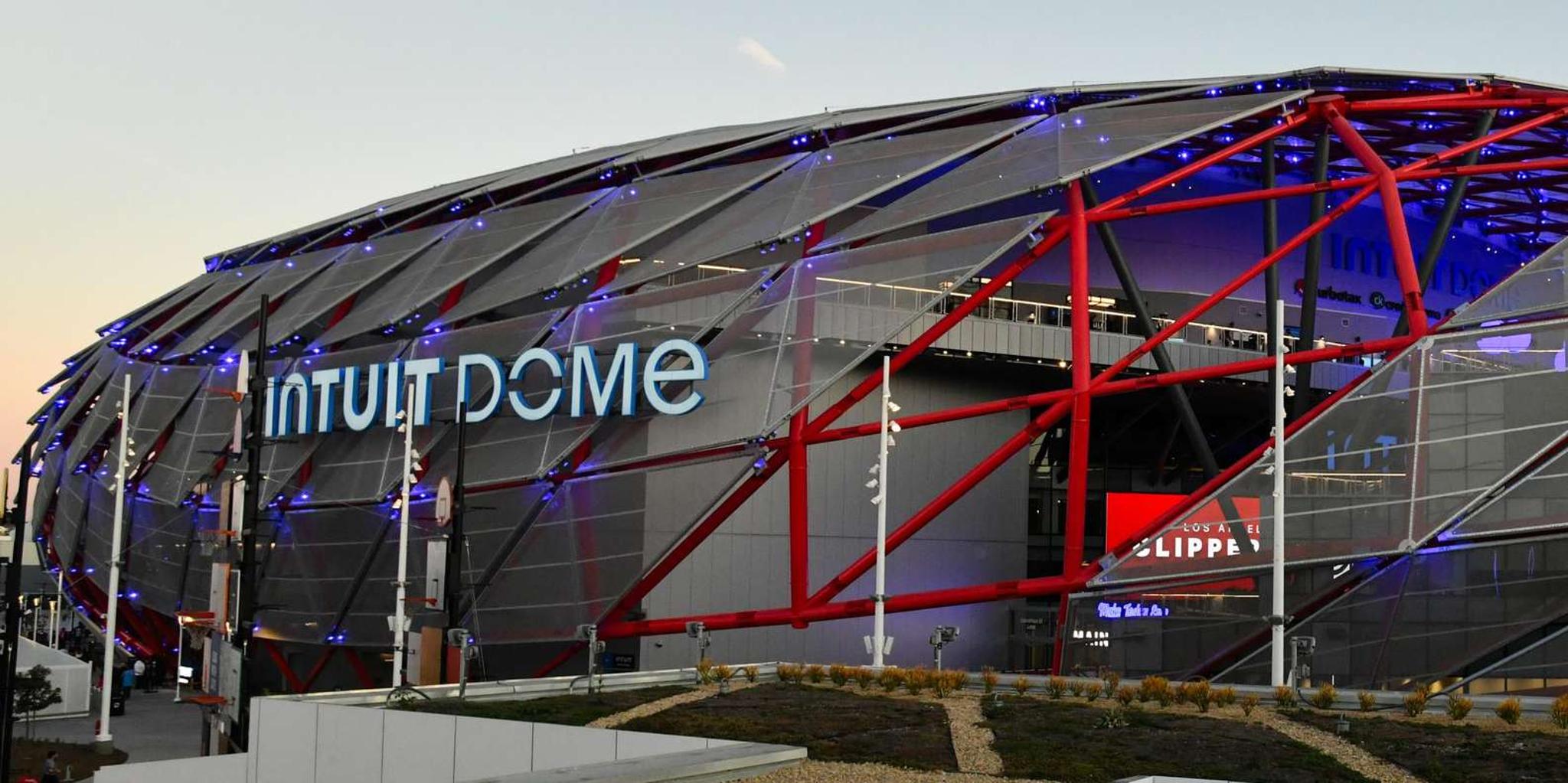 Los Angeles Clippers NBA Basketball Game - Image 6