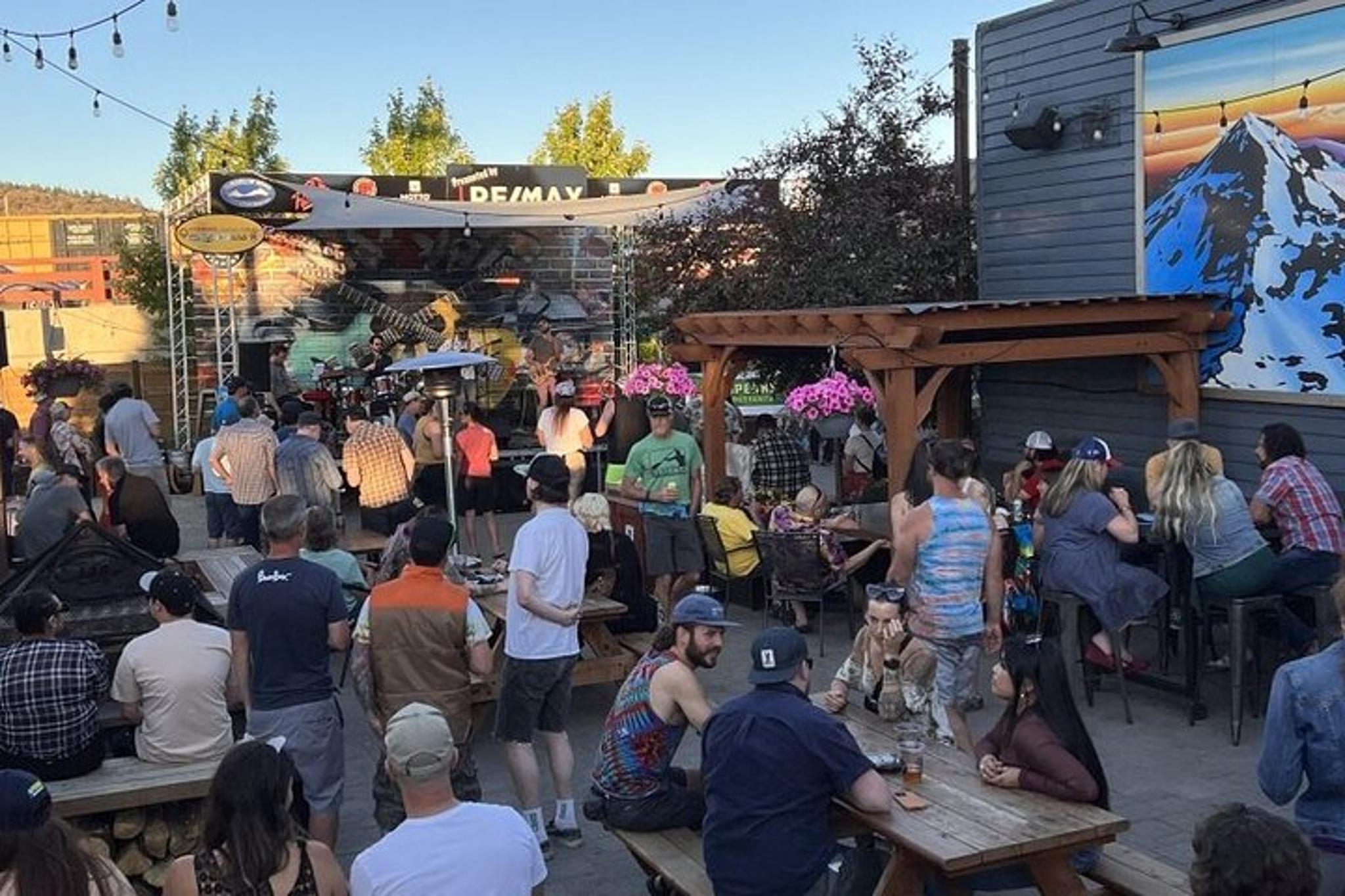 Bend Craft Brewery Tour with Tasting Flights - Image 4