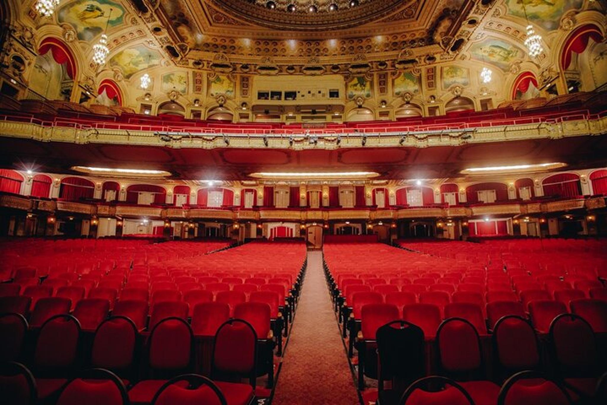 Chicago Theatre Tour - Image 3