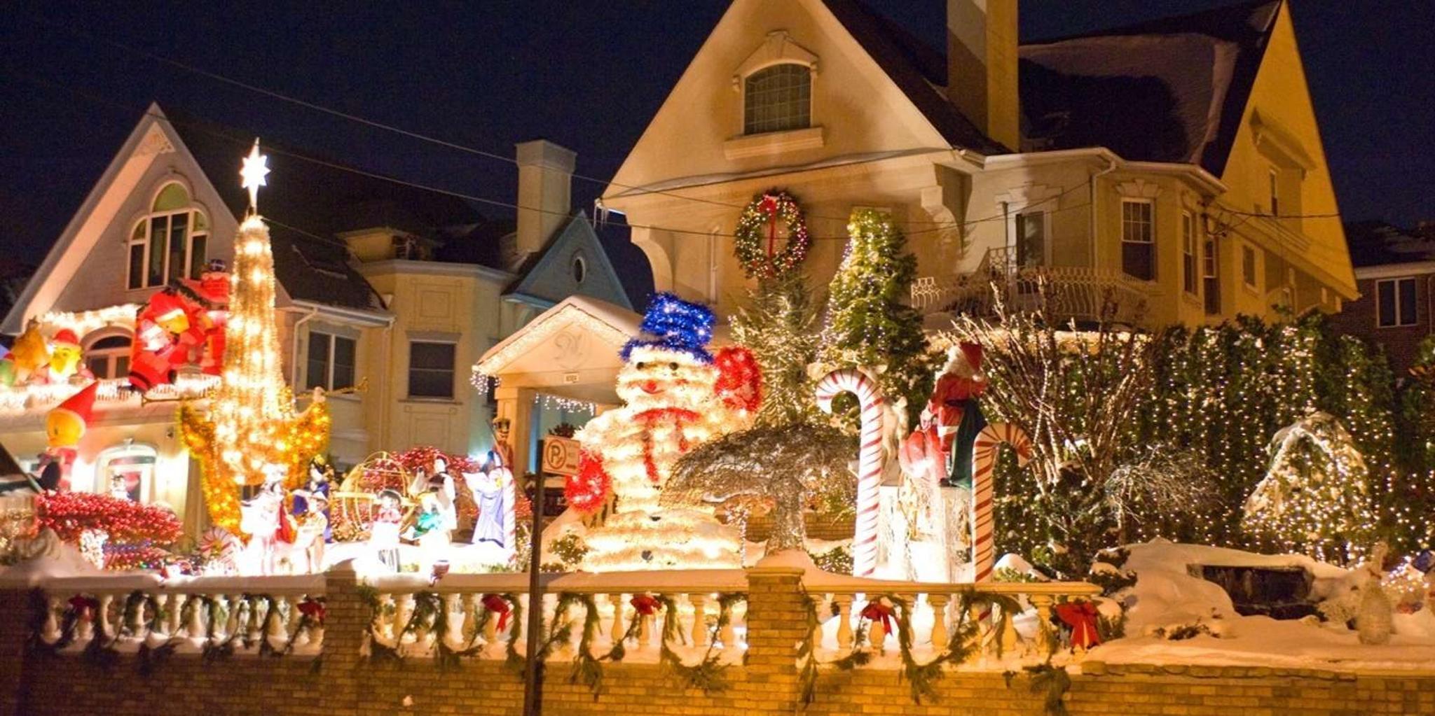 New York City Dyker Heights Christmas Lights Tour - Image 2