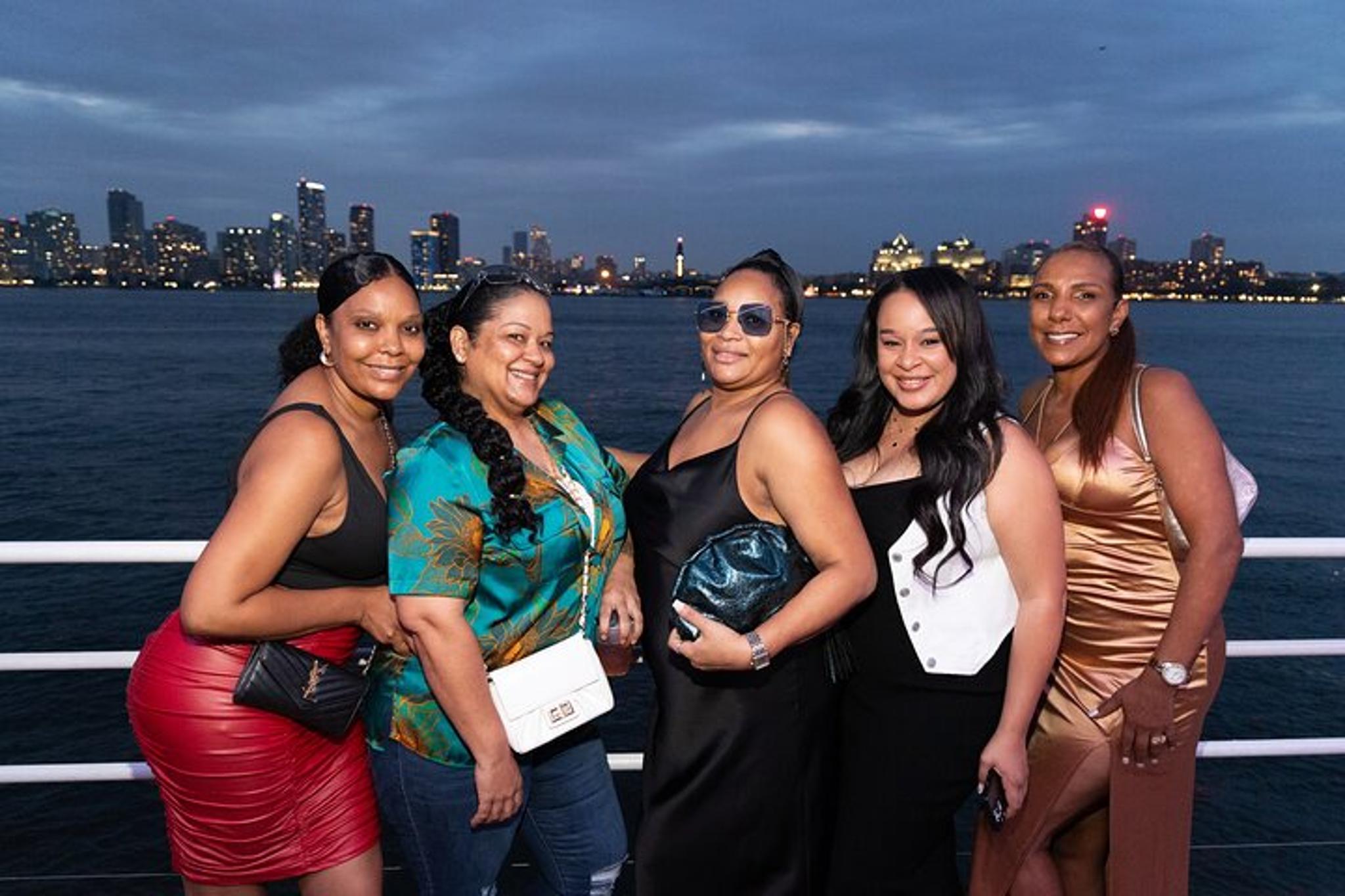 New York City Skyline Dinner Cruise - Image 5