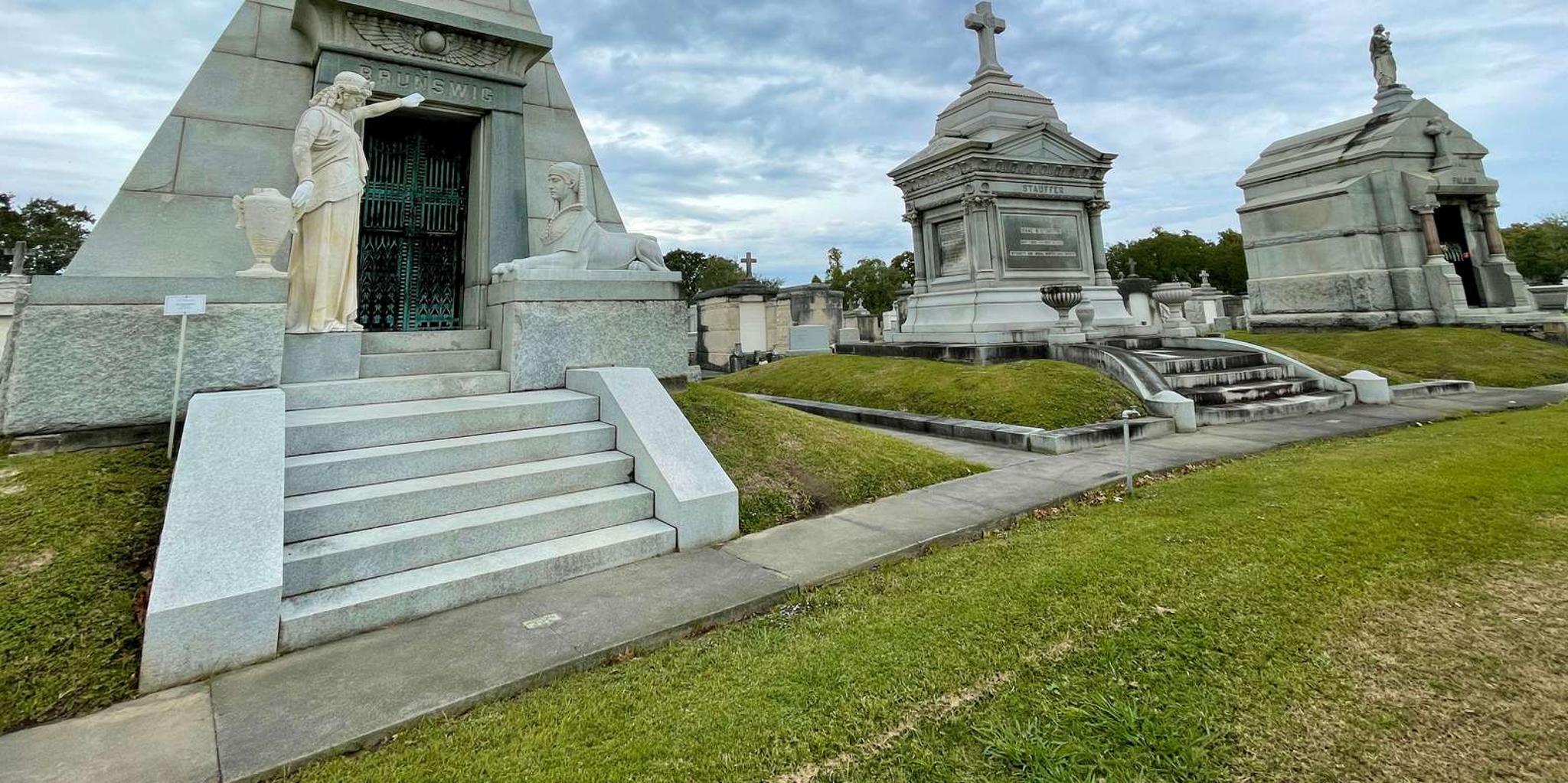 New Orleans Metairie Cemetery Tour - Image 4