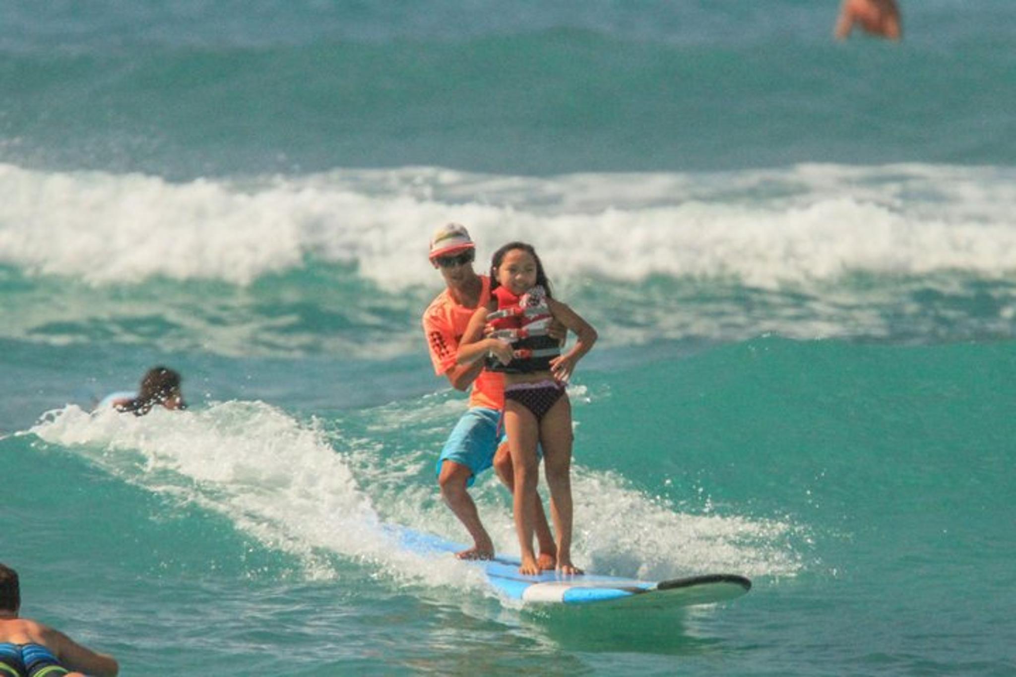 Waikiki Beach Surf Lesson - Image 3