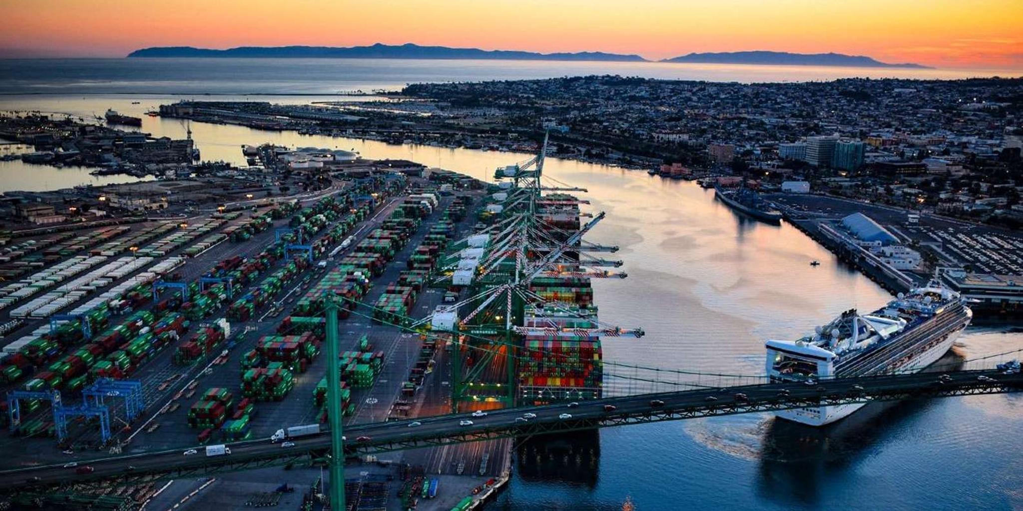 Los Angeles Downtown Helicopter Tour - Image 3