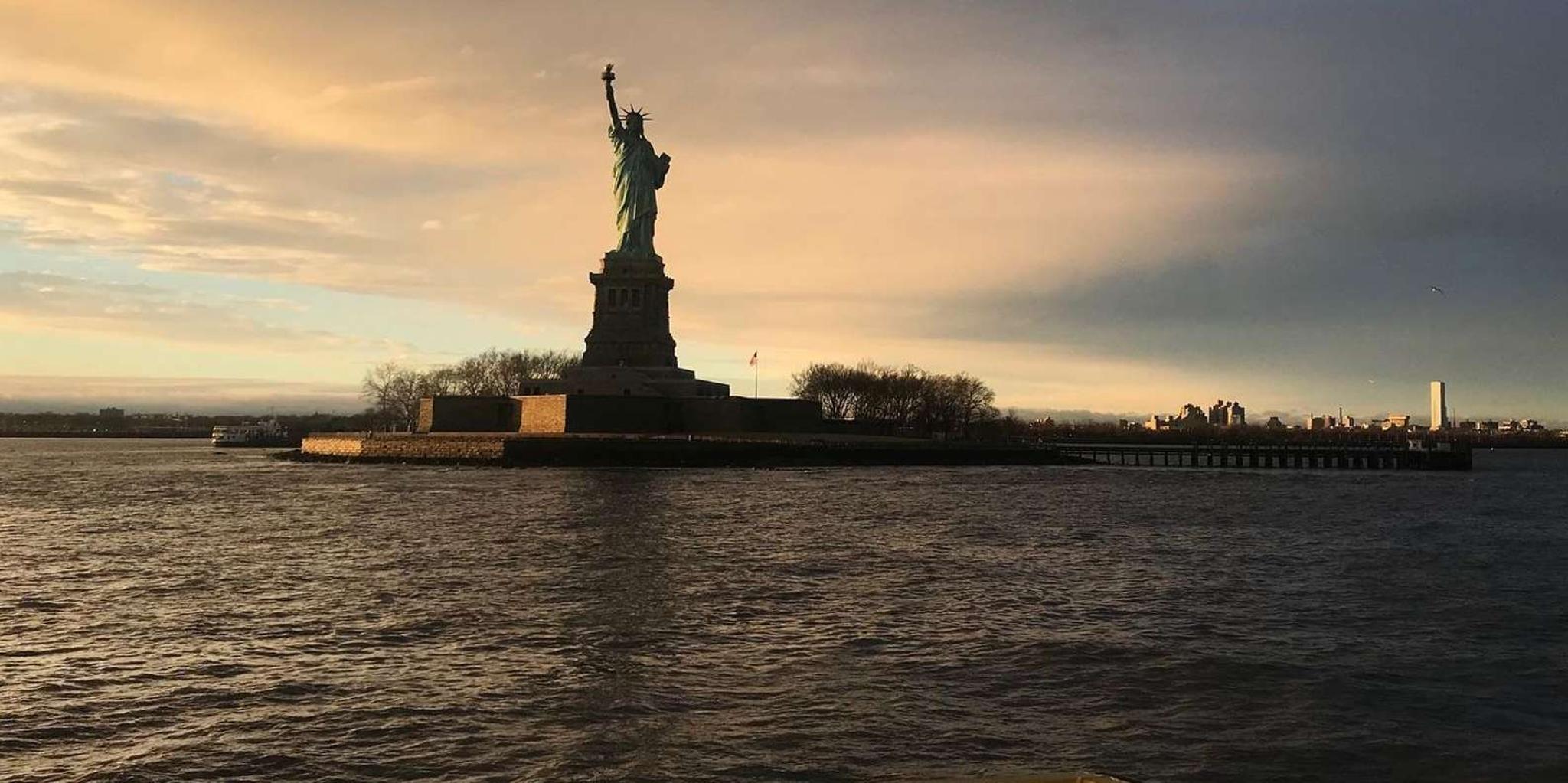 New York City Boat Tour: Statue of Liberty & Skyline - Image 5