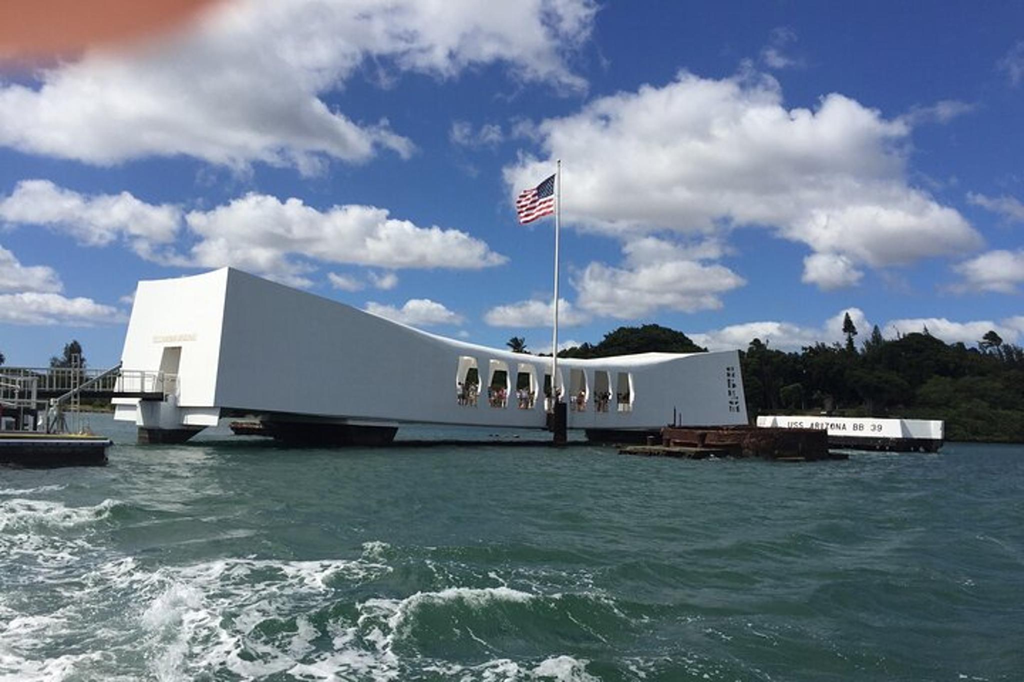 Honolulu USS Arizona Memorial and Missouri Tour - Image 2