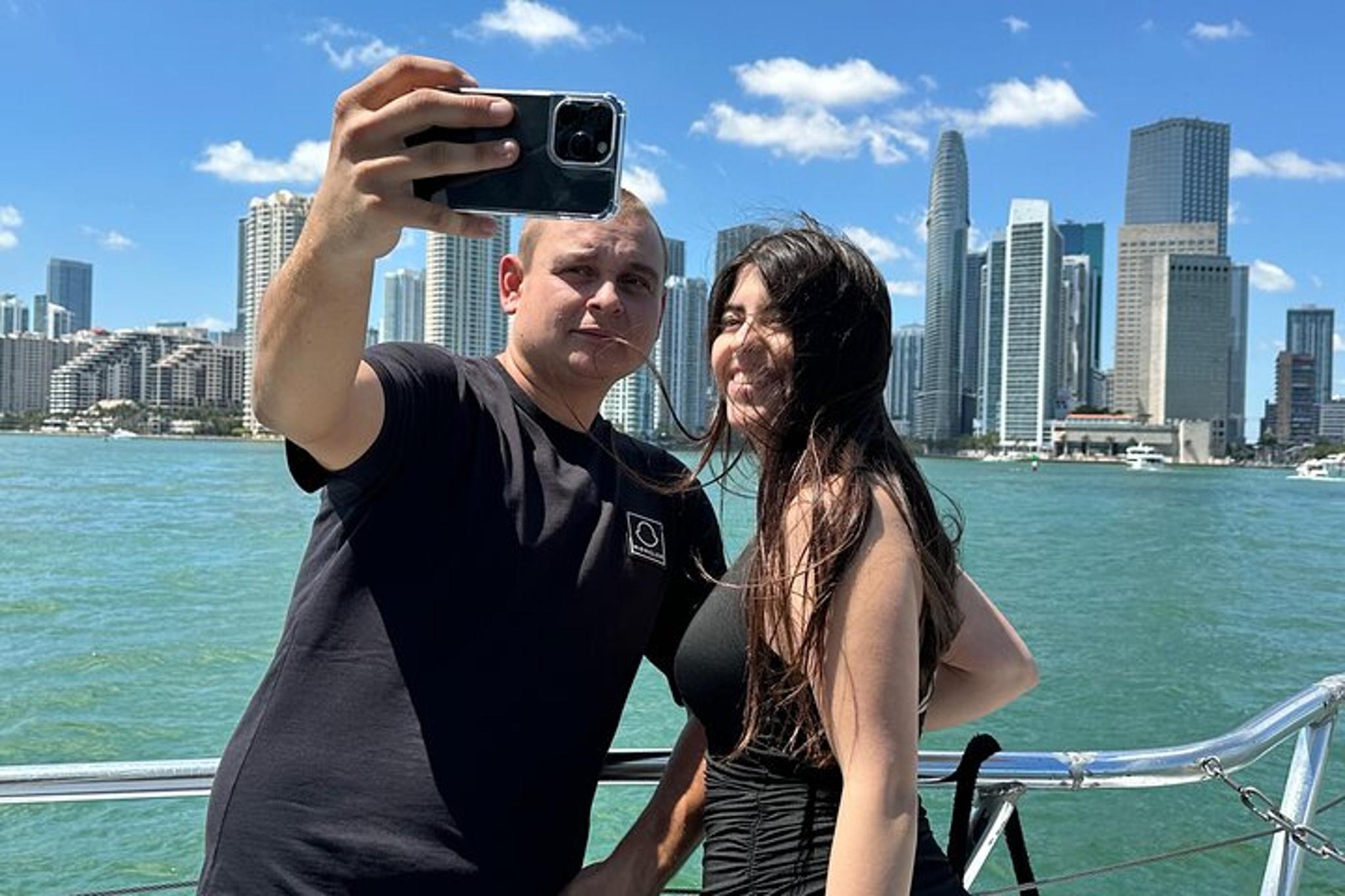 Miami Party Boat & Millionaire Homes Cruise - Image 2