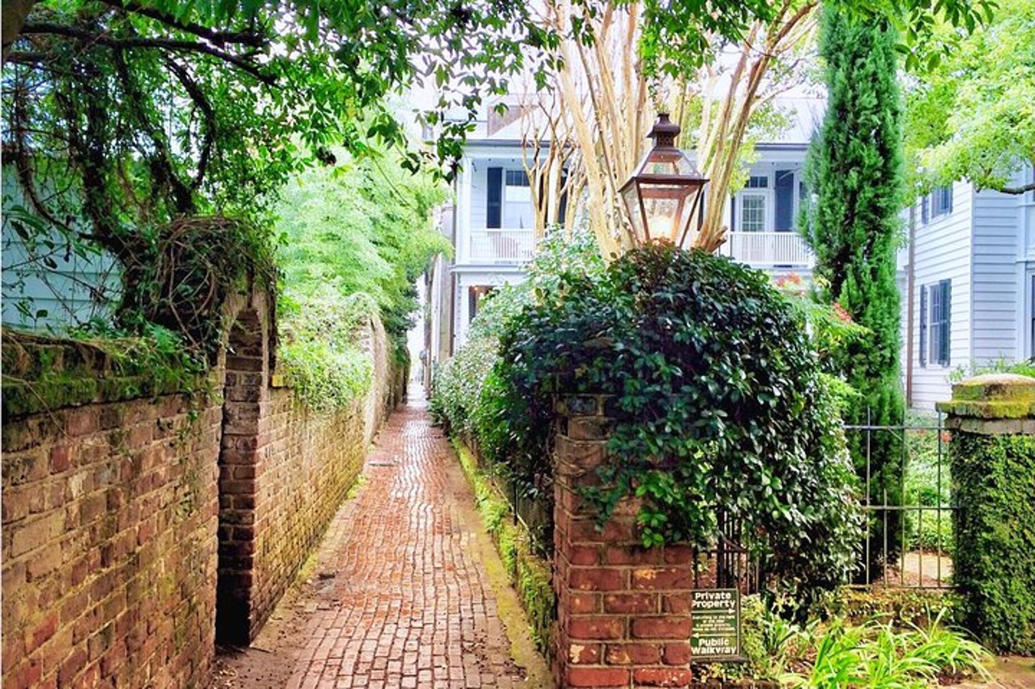 Charleston Walking Tour of Hidden Alleyways