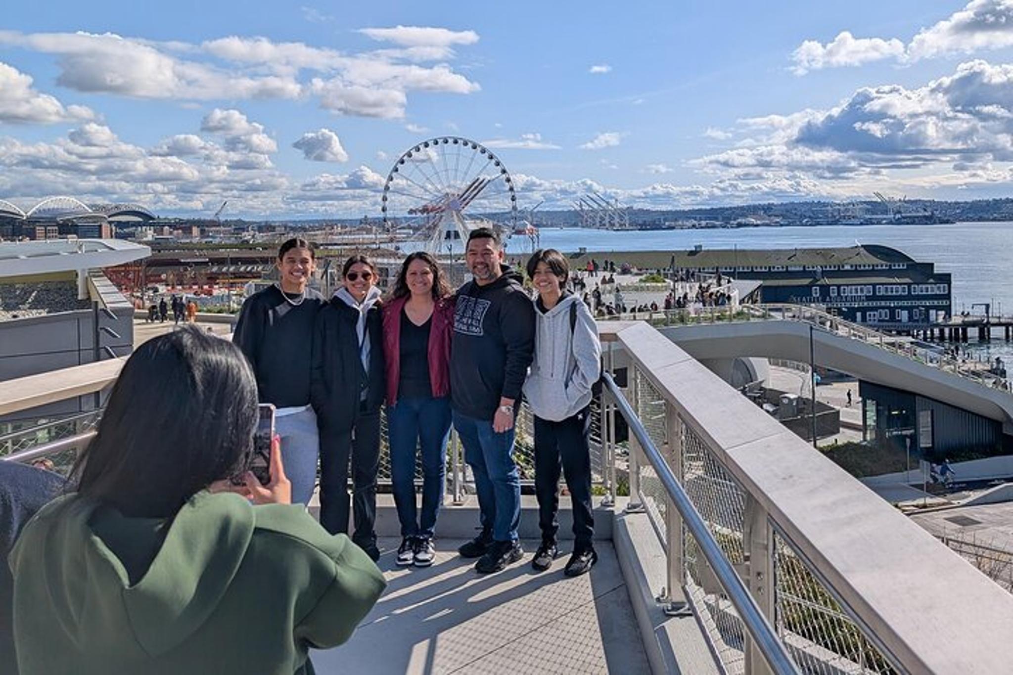 Seattle Walking Tour: Waterfront, Market, and Needle
