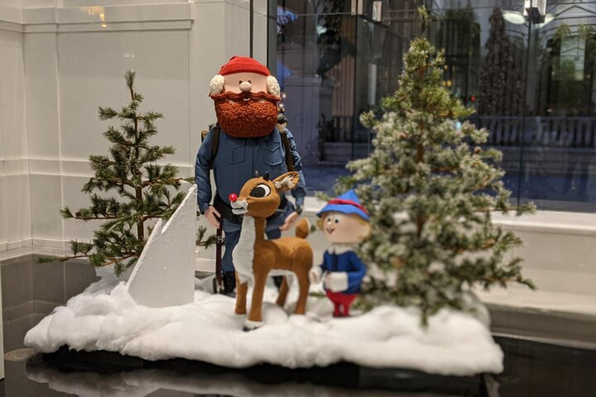 Chicago Christmas Tree Crawl - Image 4