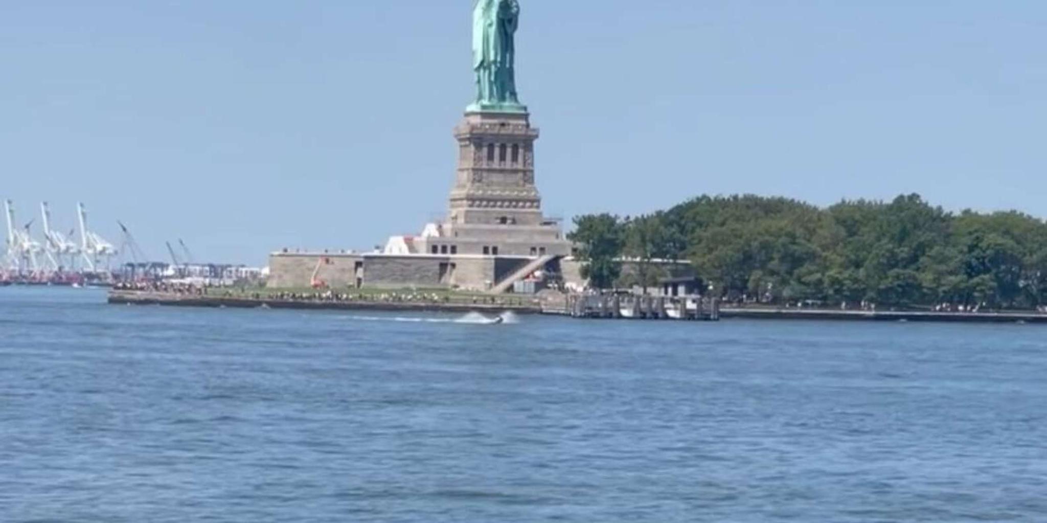 New York City Statue of Liberty and Ellis Island Tour - Image 3