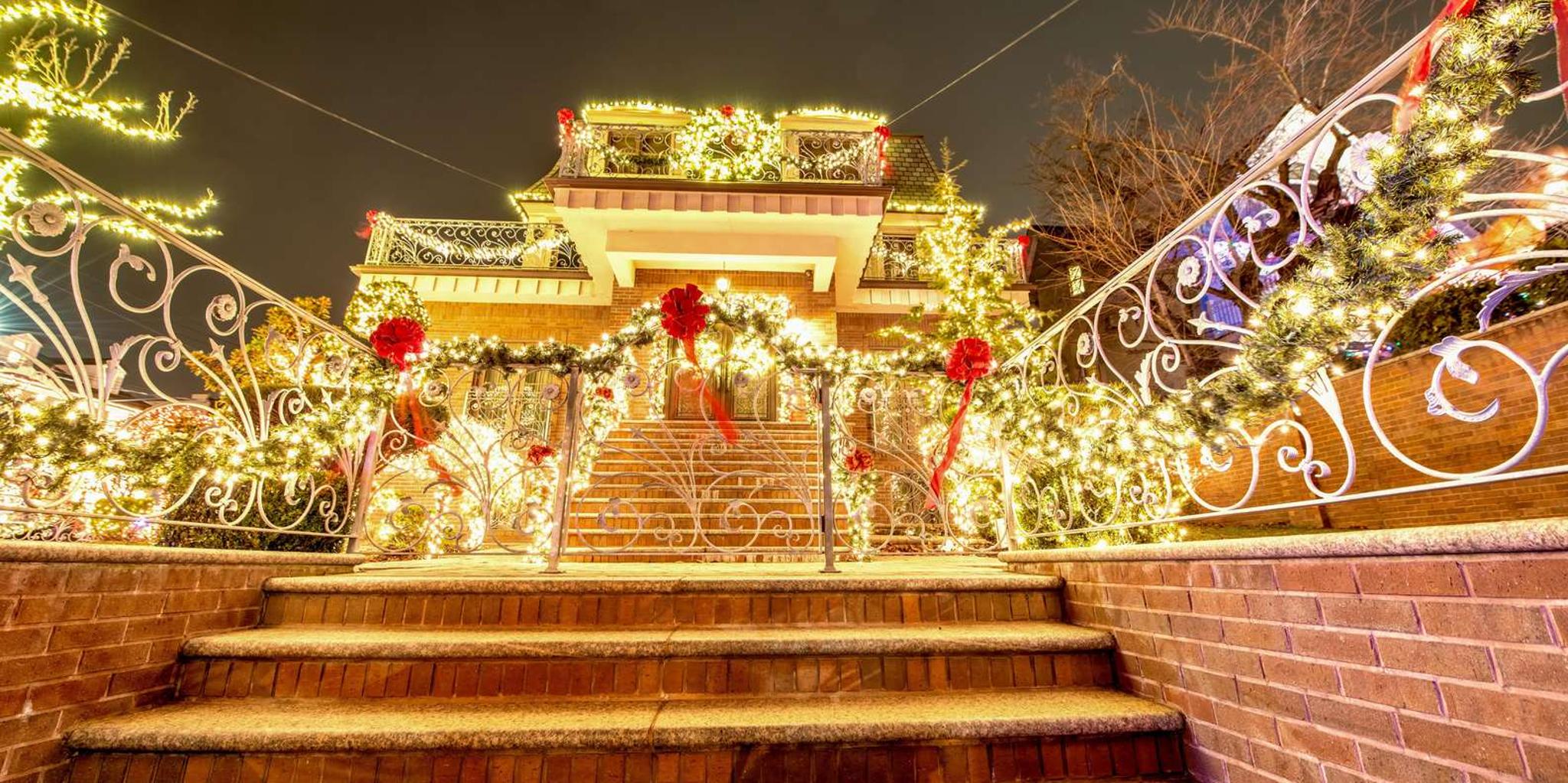 New York City Christmas Lights Tour in Dyker Heights - Image 5