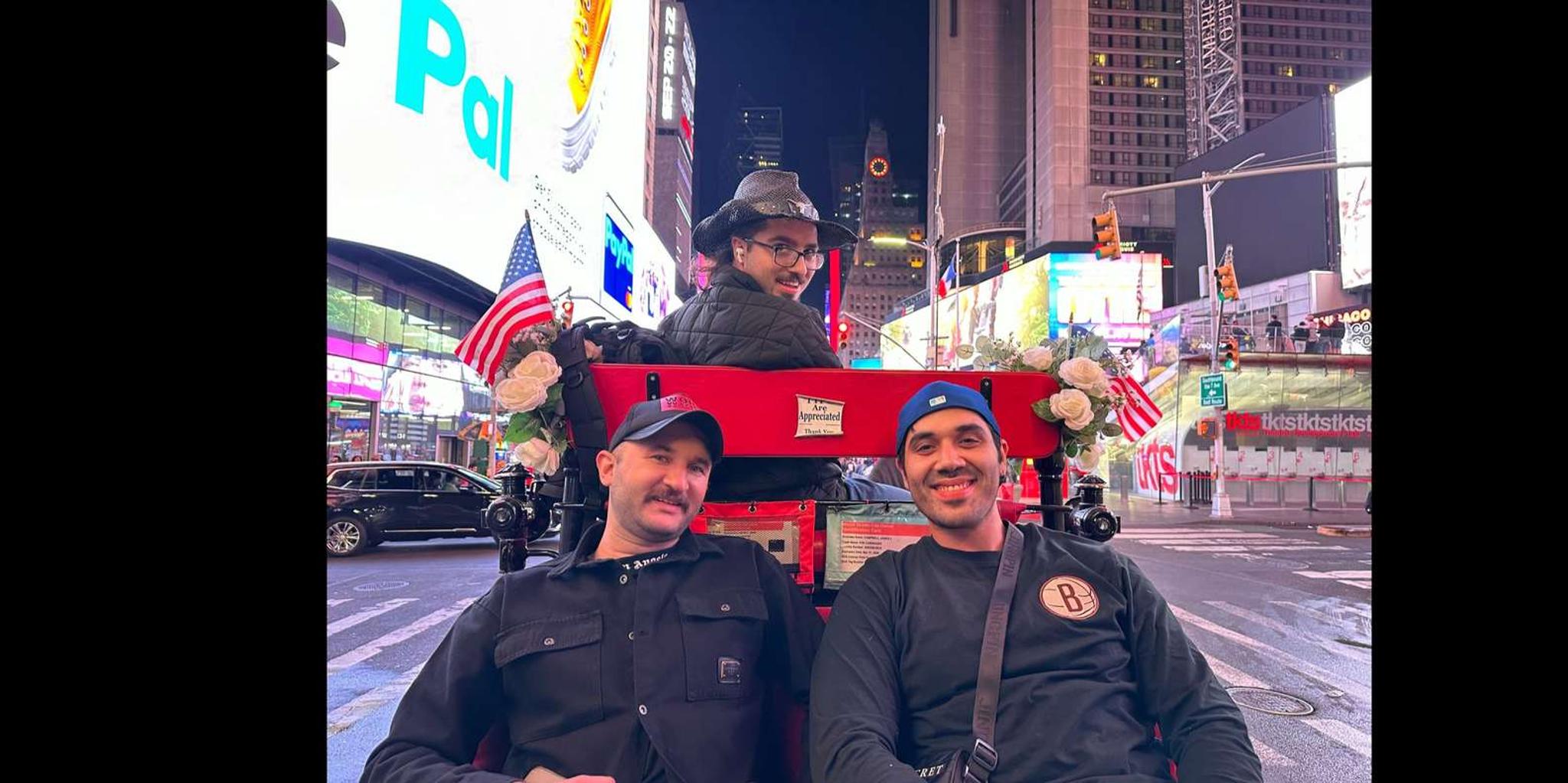 New York Holiday Lights Horse Carriage Ride - Image 2