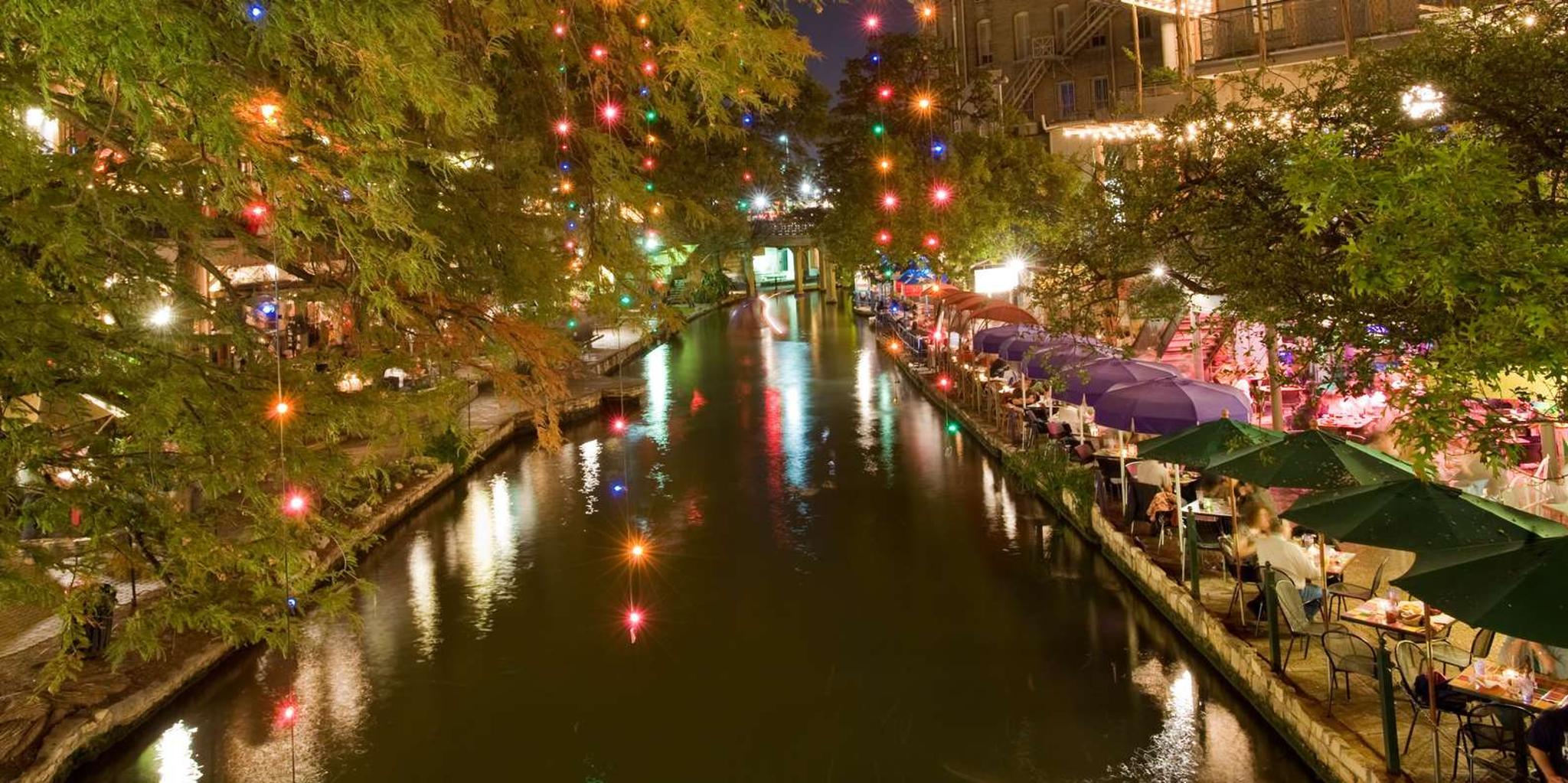 San Antonio Night Driving Tour with Dinner & Cruise - Image 3