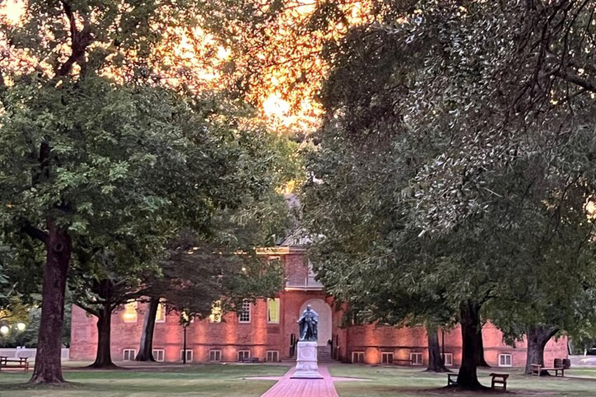 Williamsburg Historic College Tour - Image 1