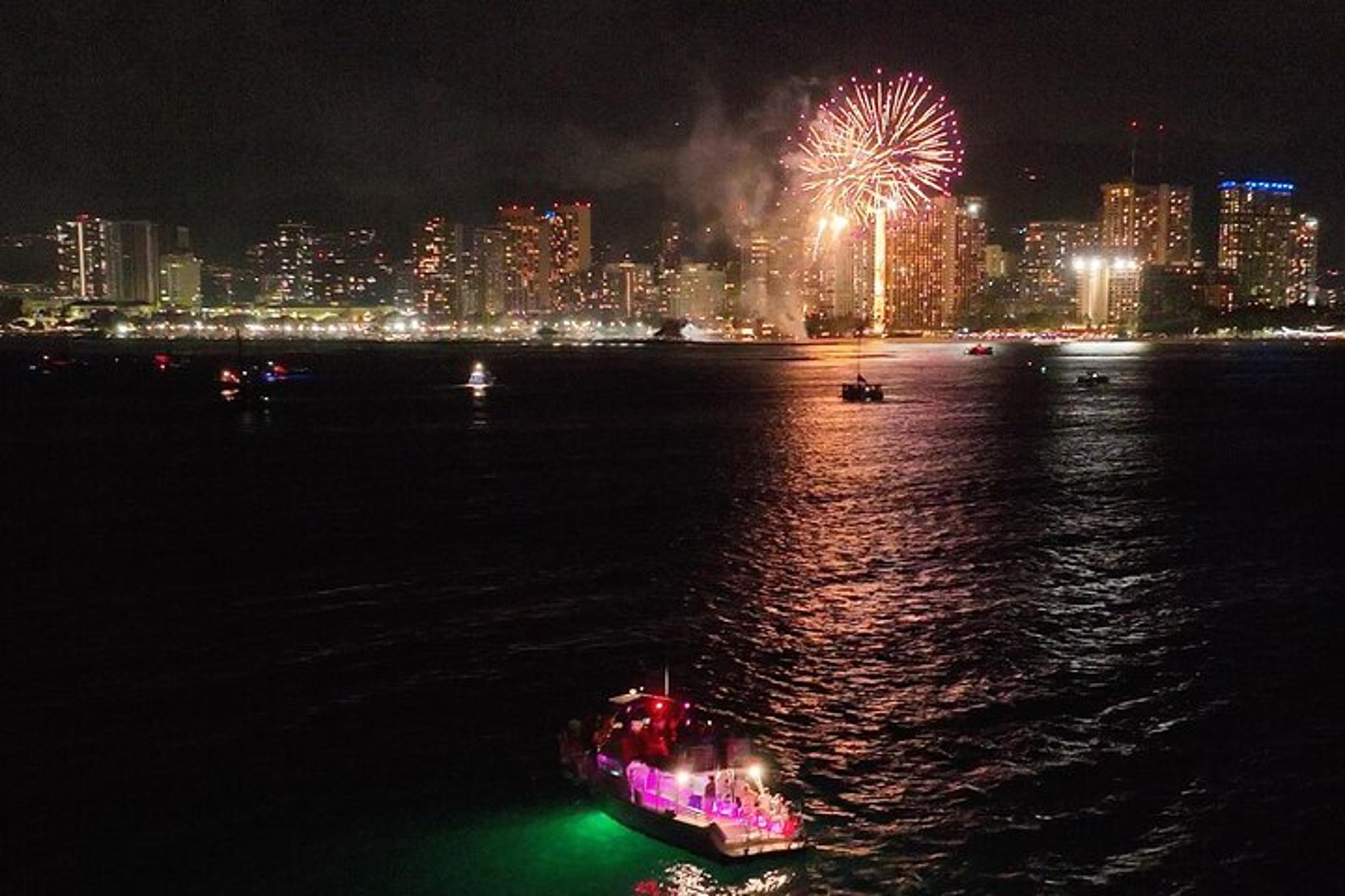 Waikiki Fireworks Party Cruise with Live DJ - Image 4