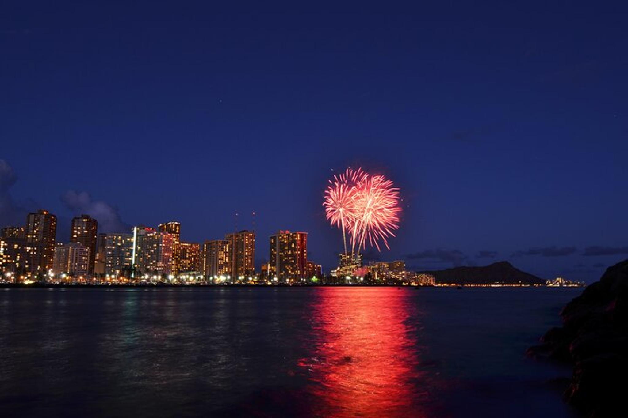 Waikiki Catamaran Cruise with Fireworks 2 hr - Image 6