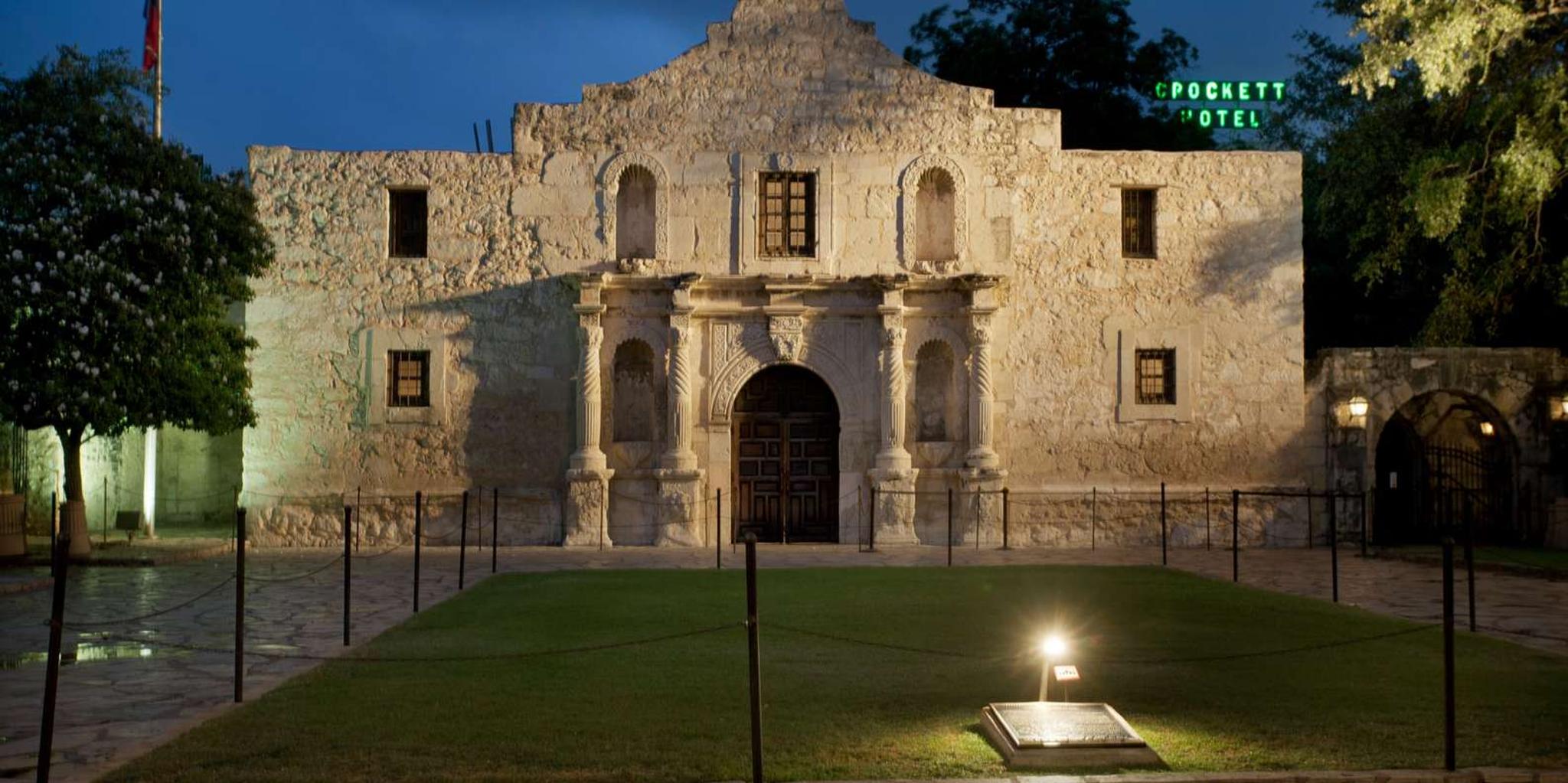 San Antonio Night Driving Tour with Dinner & Cruise - Image 4