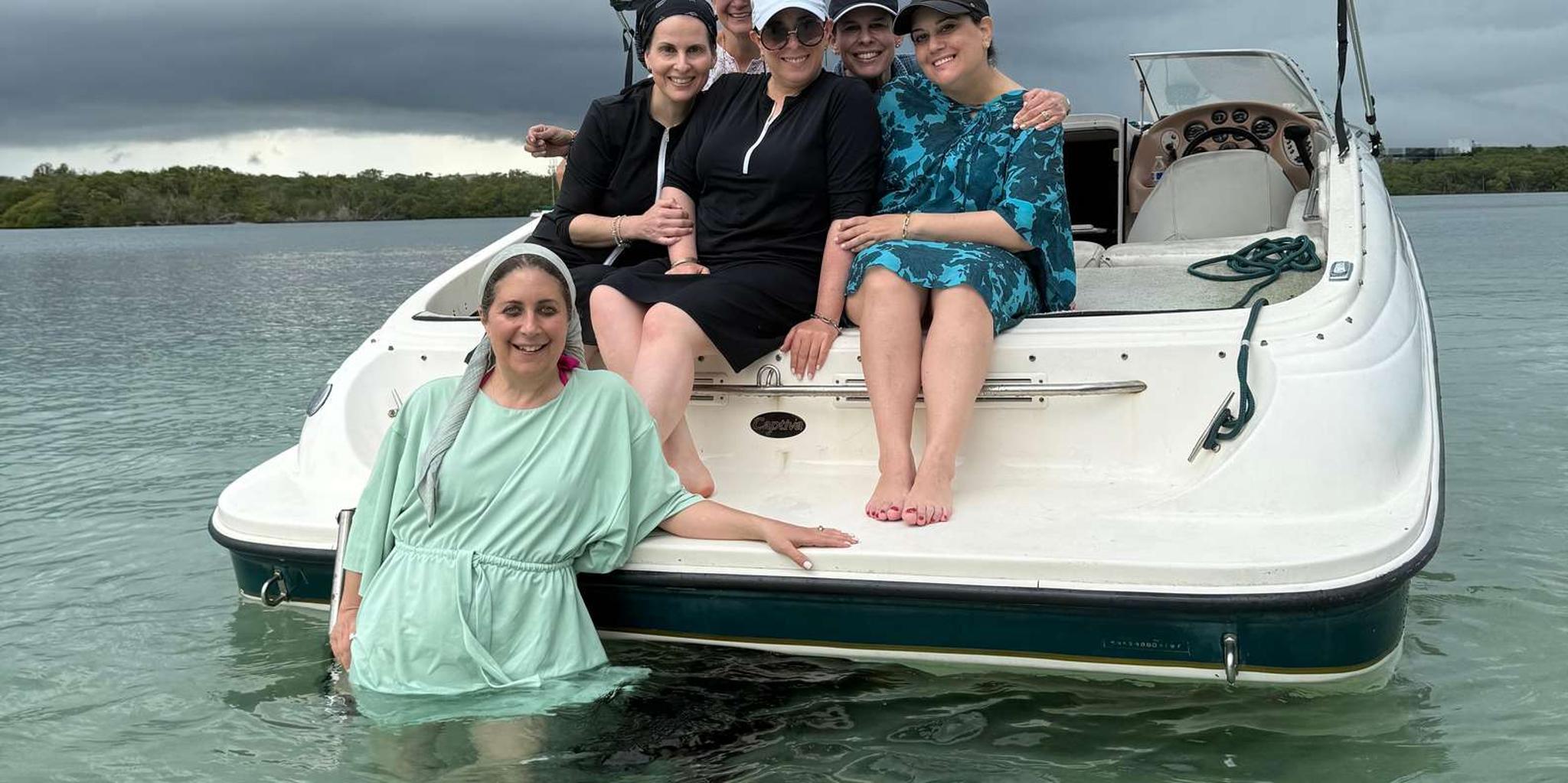 Boca Raton Boat Tour with Snorkeling and Tubing - Image 4