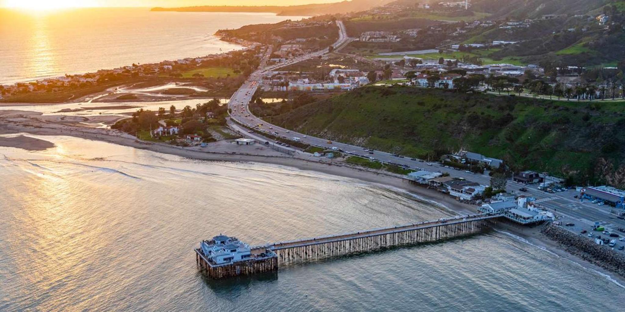 Malibu Helicopter Tour of Coast and Mountains 50 Min