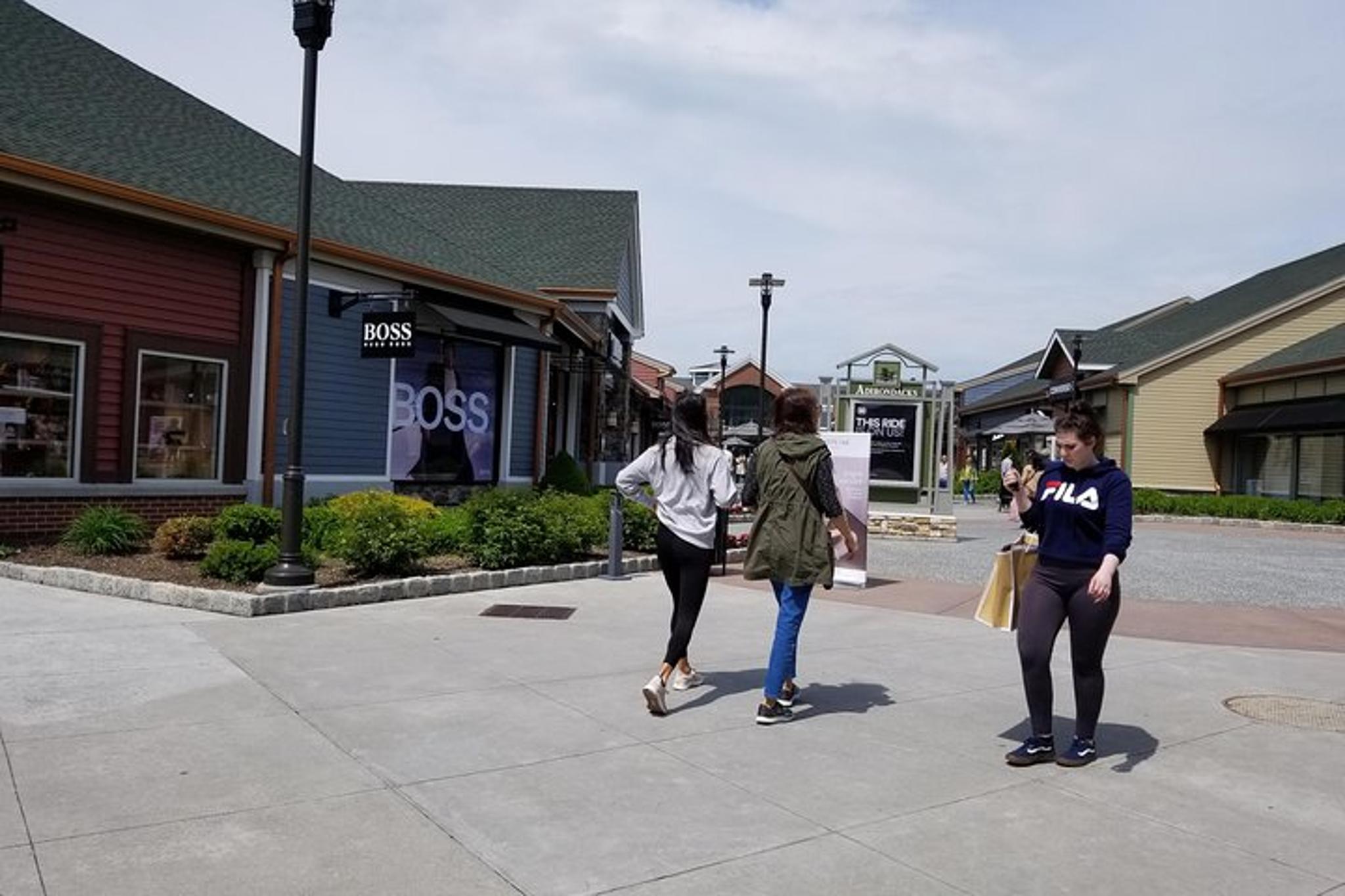 New York City Private Woodbury Common Shopping Tour 9 hr - Image 5