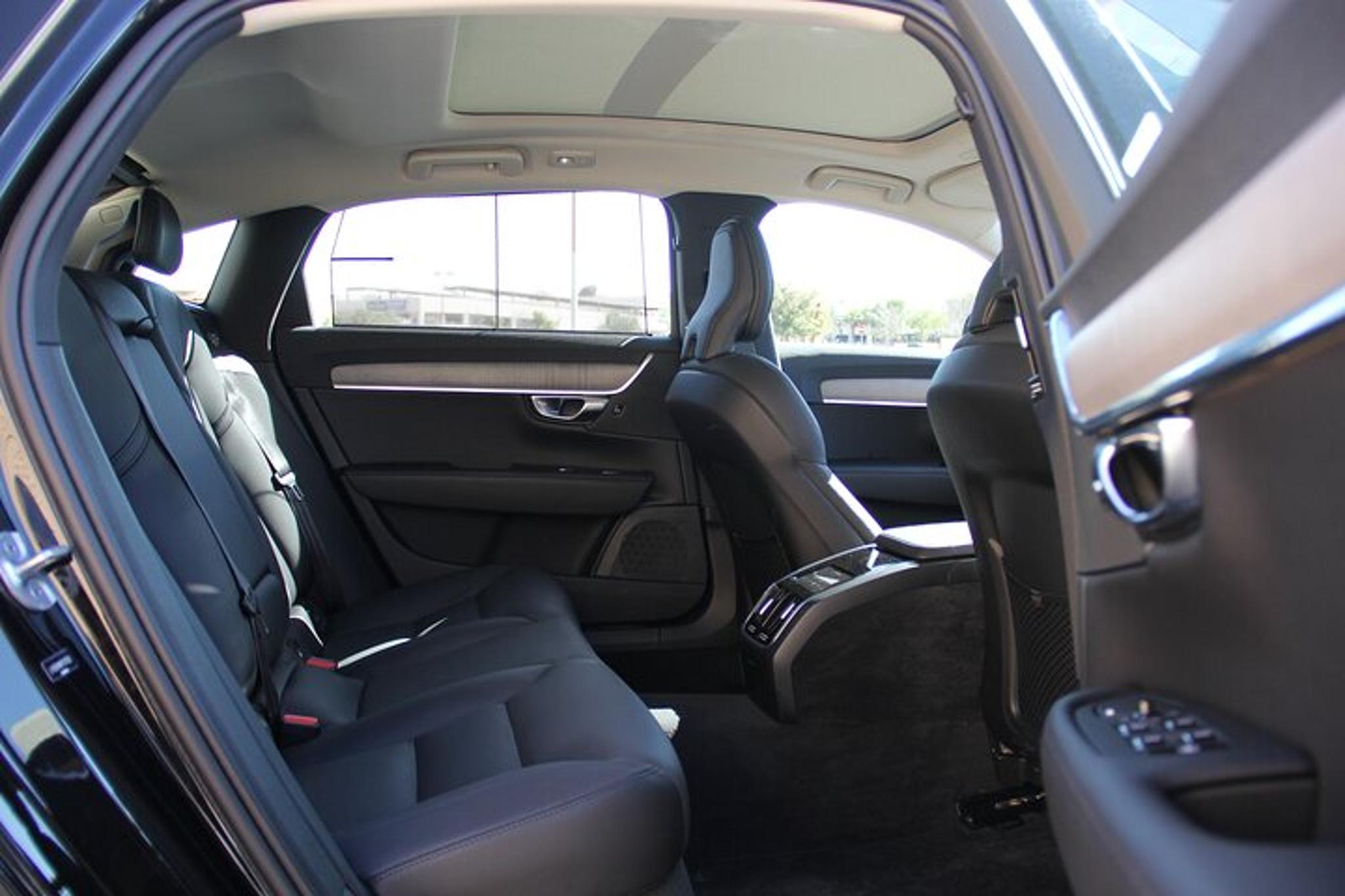 Las Vegas Airport Transfer - Image 1