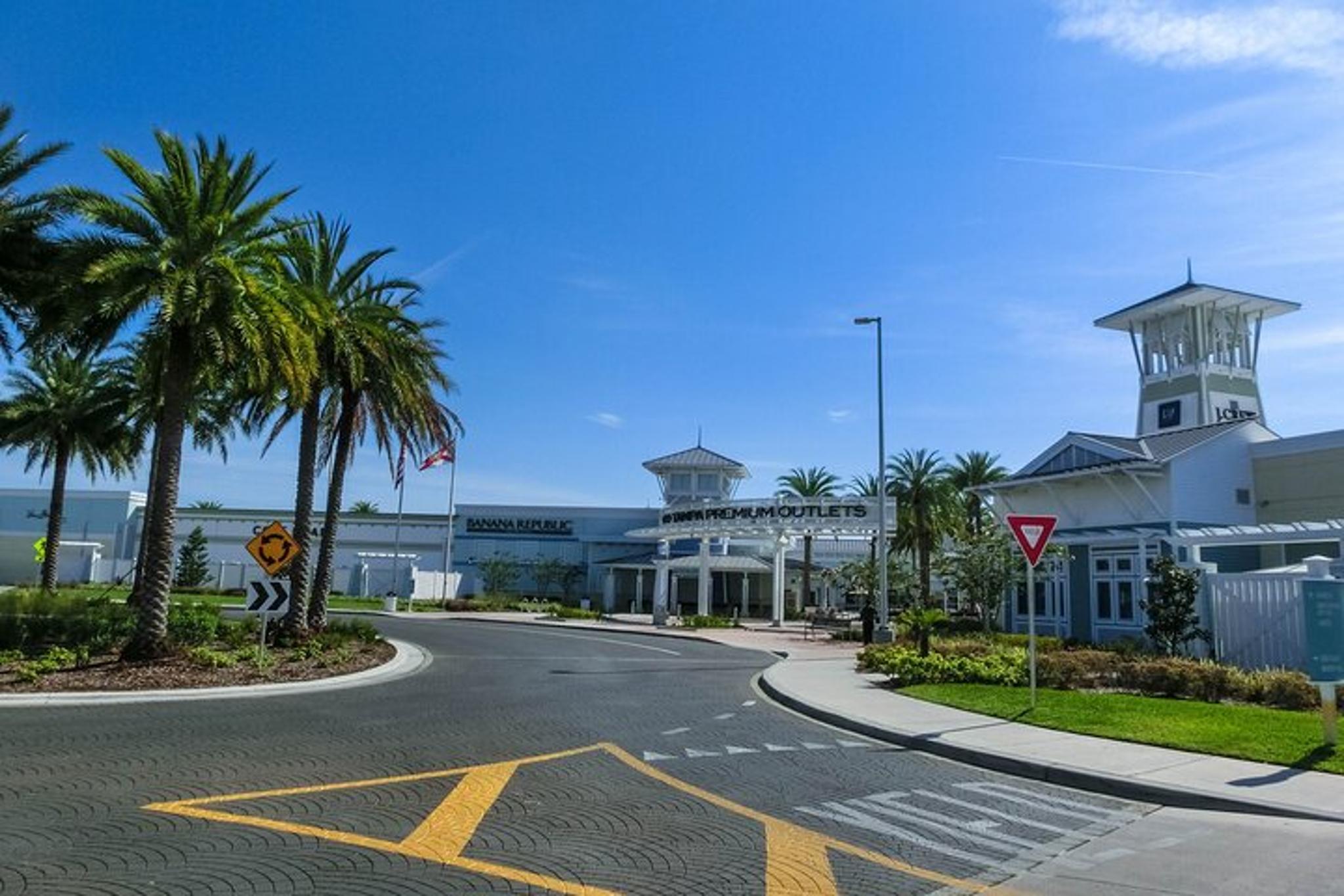 Tampa Shopping Tour to Premium Outlets - Image 5