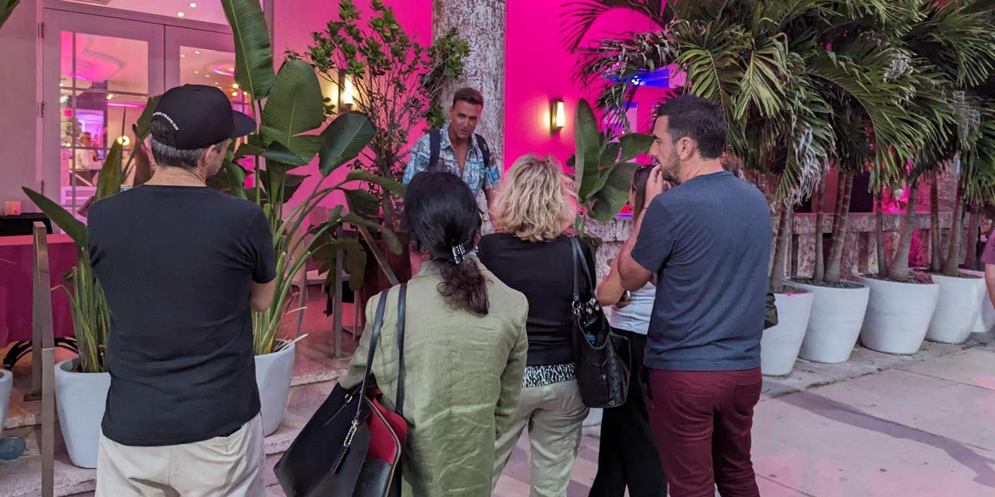 Miami Beach Art Deco and Neon Lights Walking Tour - Image 2