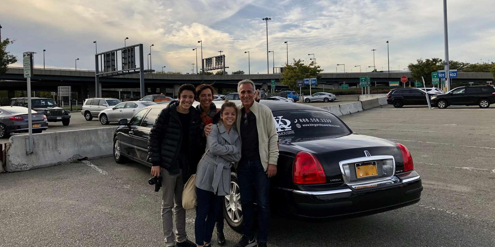 New York City Limousine Tour and Airport Transfer - Image 3