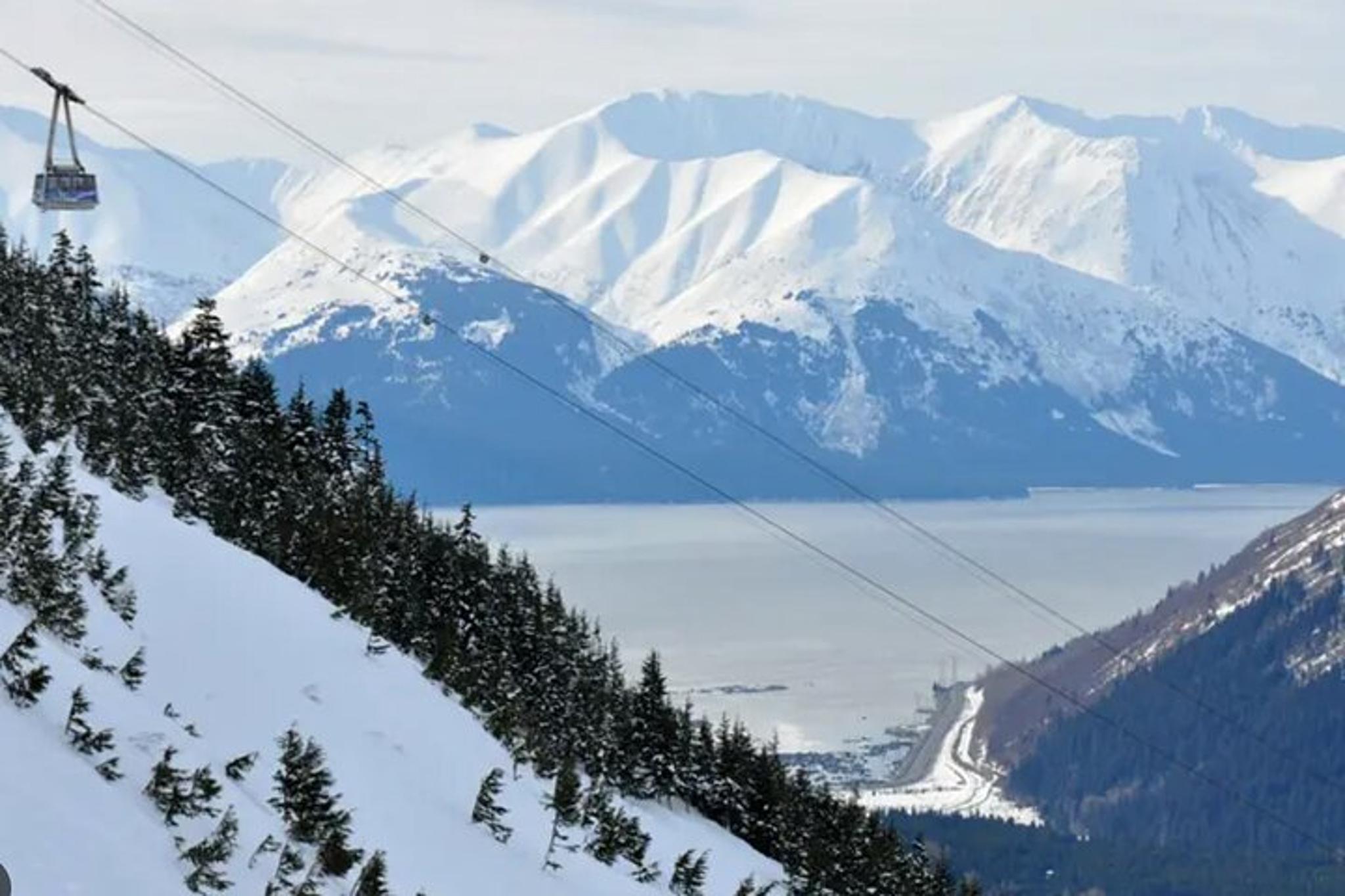 Anchorage Alyeska/Girdwood Shuttle with Photo Stops - Image 3