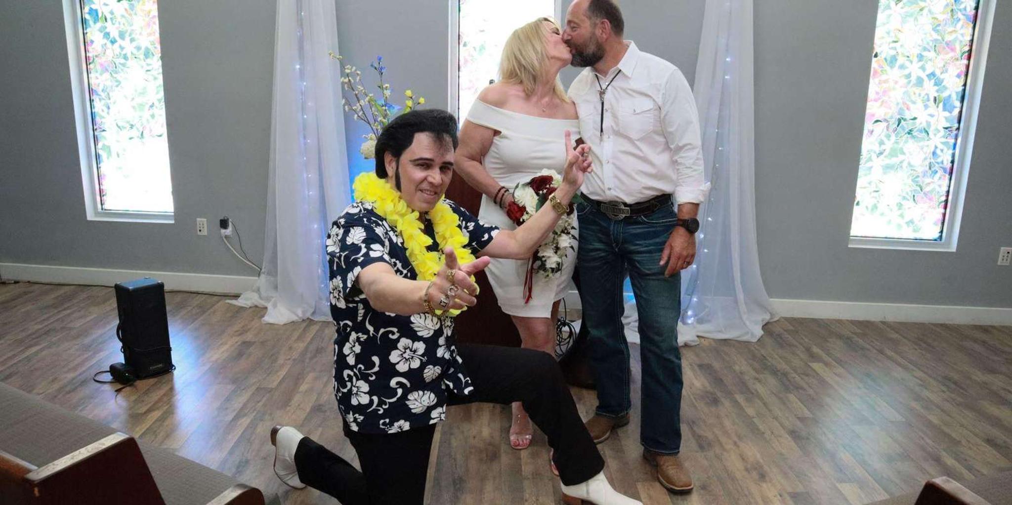 Las Vegas Elvis Wedding Ceremony - Image 3