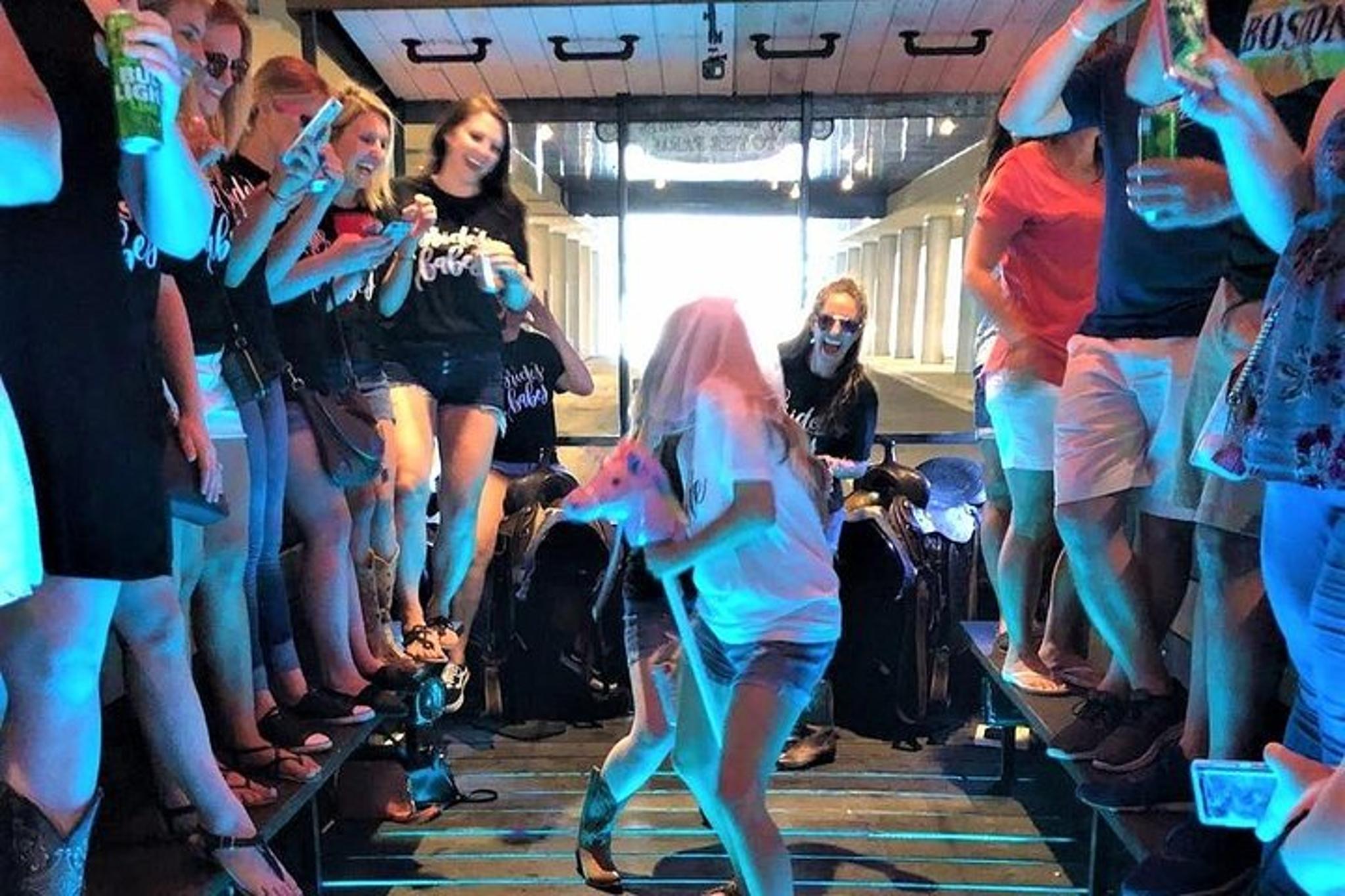 Nashville Party Tractor Tour 90 Min - Image 5