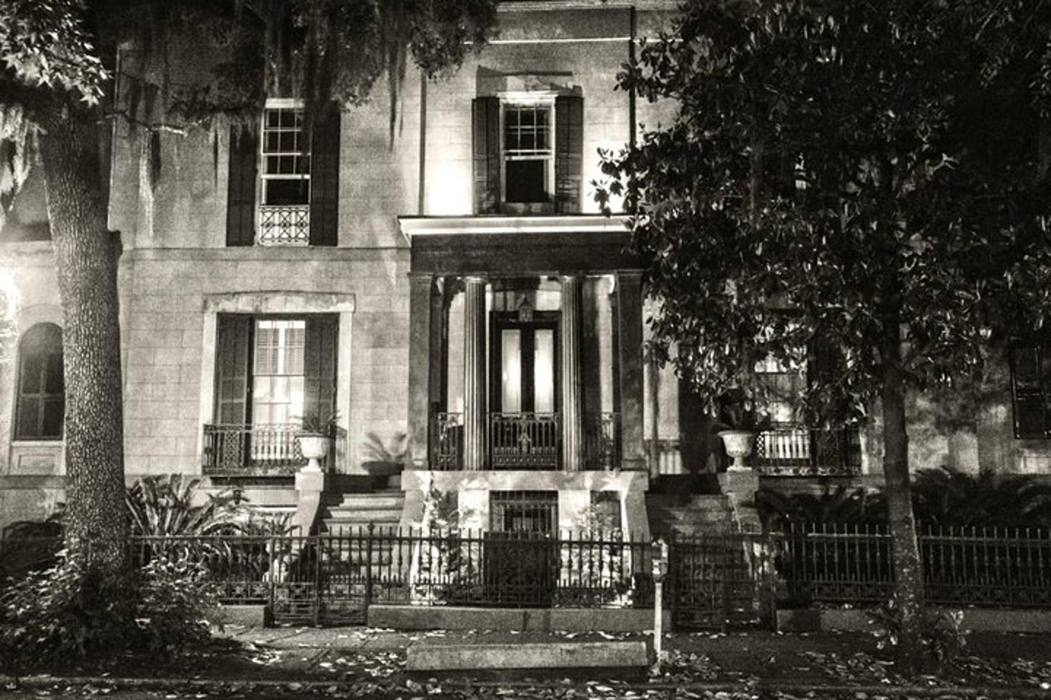 Savannah Ghost and Pub Crawl Tour - Image 6