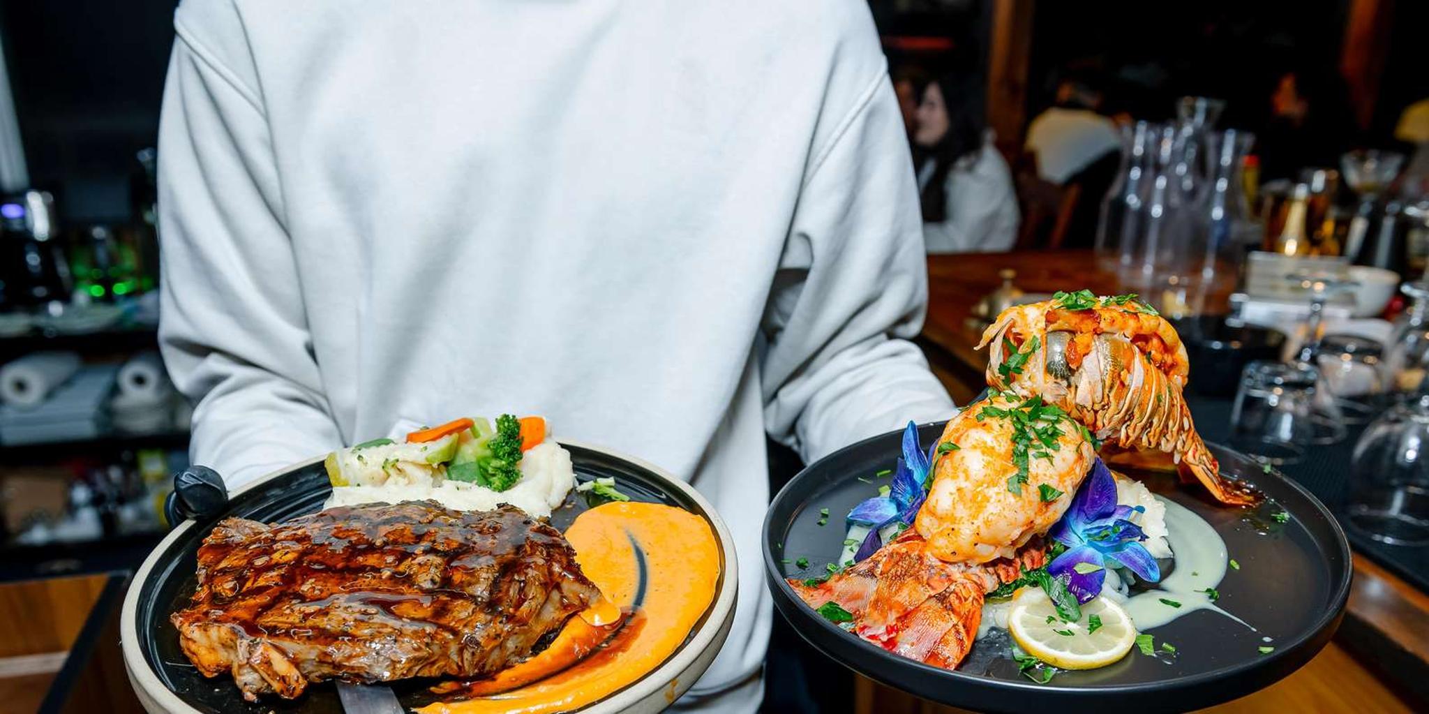 New York City Fireworks Dinner Cruise with Open Bar - Image 4