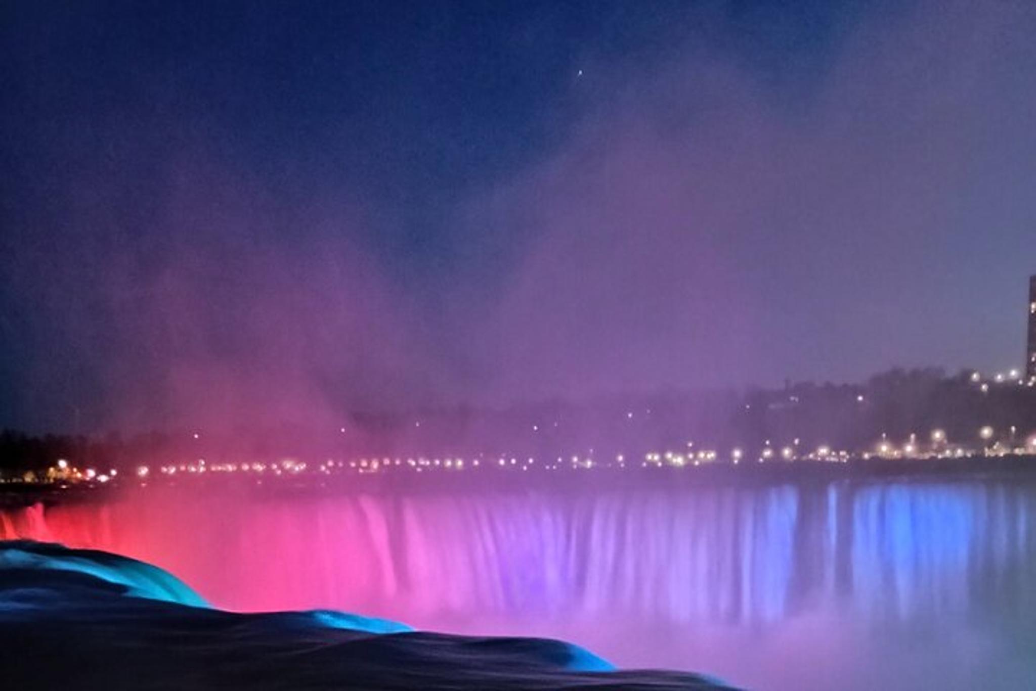 Niagara Falls Fireworks and Lights Boat Tour - Image 3