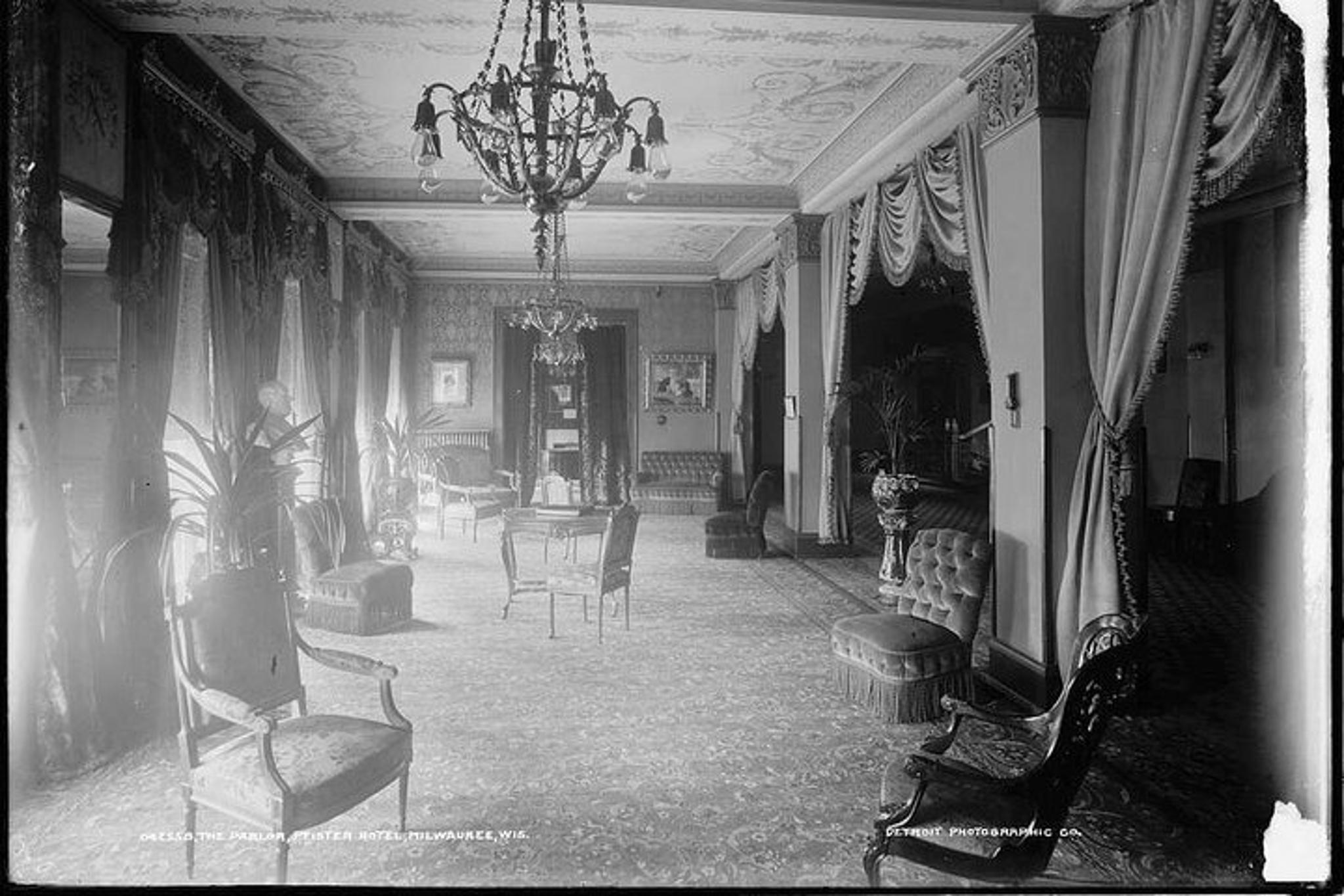 Milwaukee Ghost Tour in Downtown - Image 5