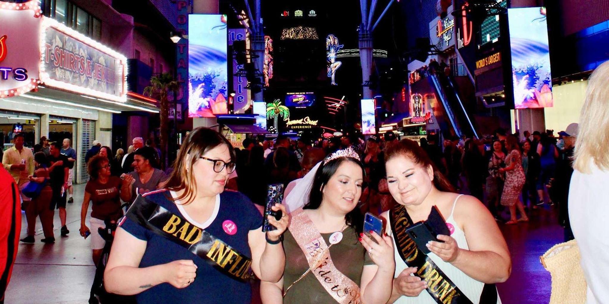 Las Vegas Fremont Bar Experience with Cocktails